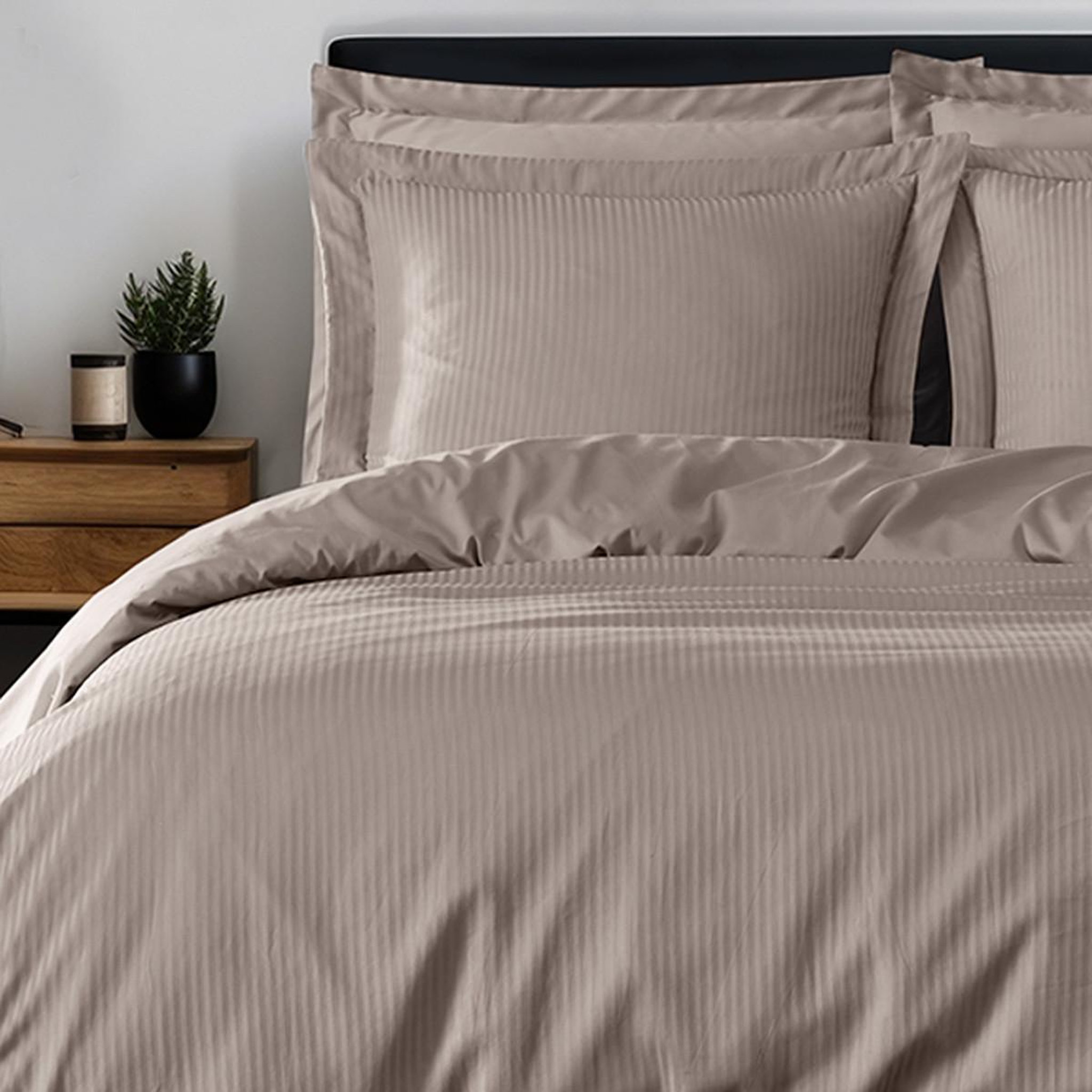 Voir la diapositive 2 : Sensei Maison Parure housse de couette rayée satin + 2 taies 65x65 cm VERSALUXE