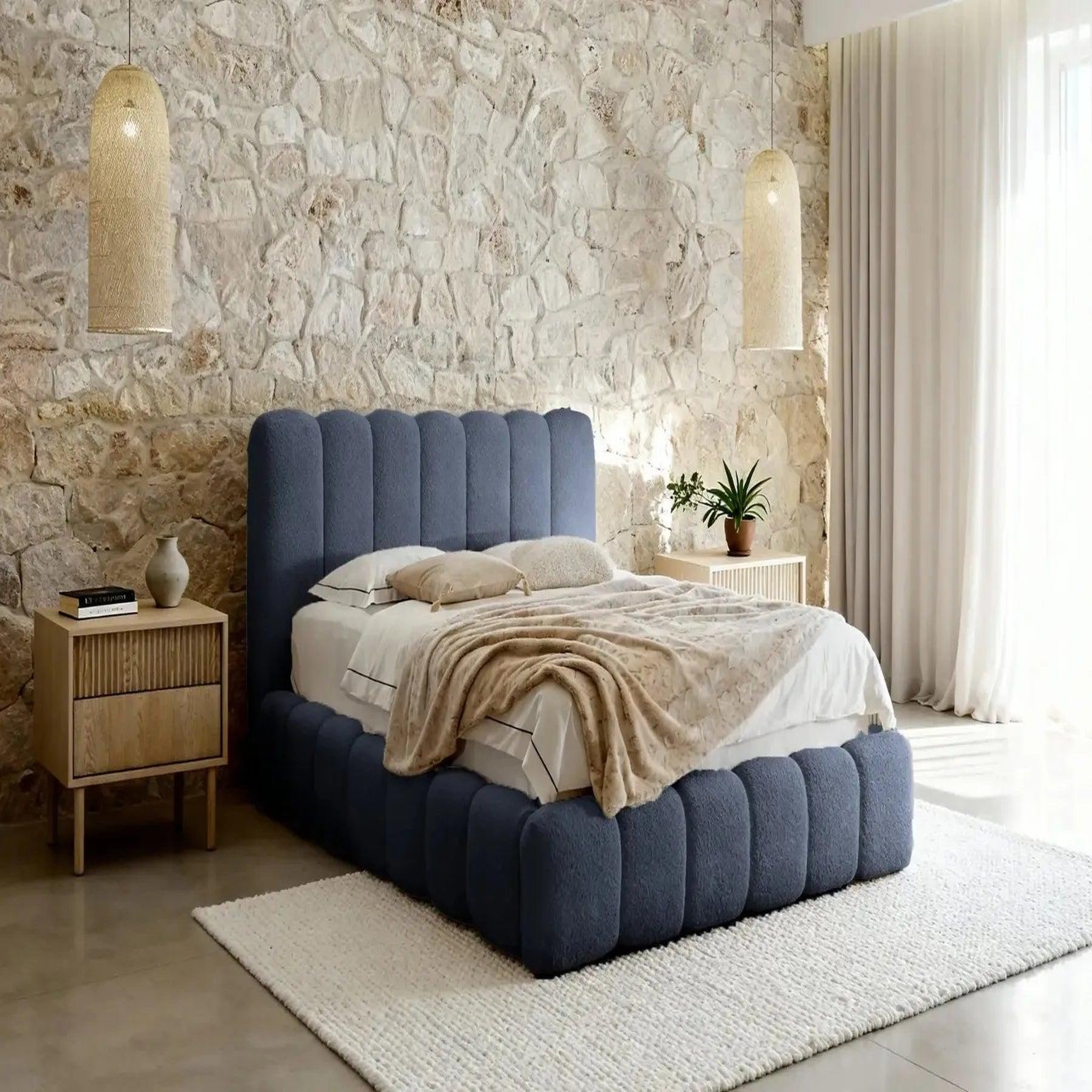 Voir la diapositive 2 : CASANOVA PARIS Garance - lit coffre tissu chenille