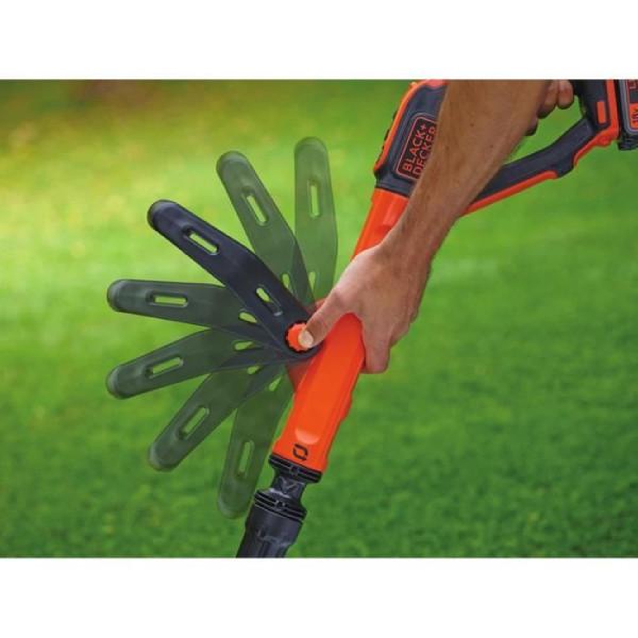 Voir la diapositive 2 : Black et Decker Coupe-bordure a batterie BLACK+DECKER - STC1820PCB-XJ - 18V - 28 cm