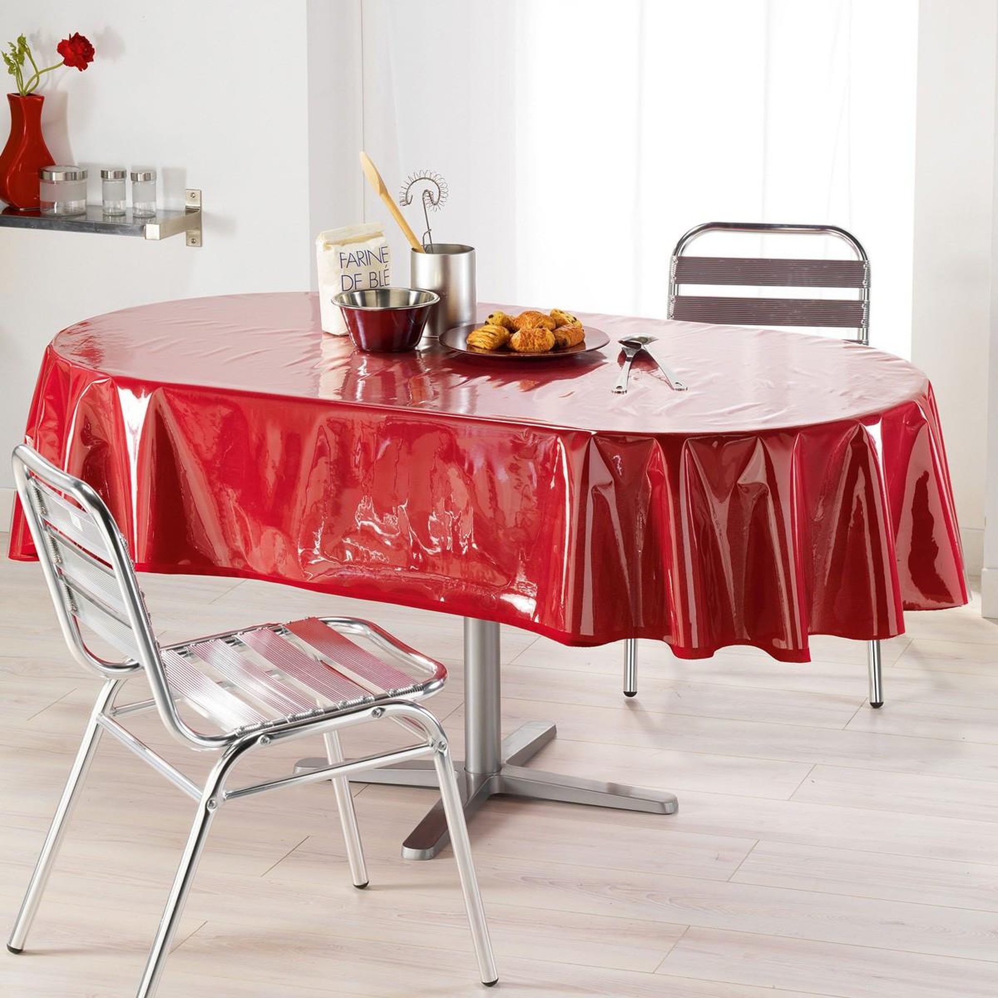 Douceur d'Intérieur Toile cirée de protection ovale  cristal  140x240cm transparent