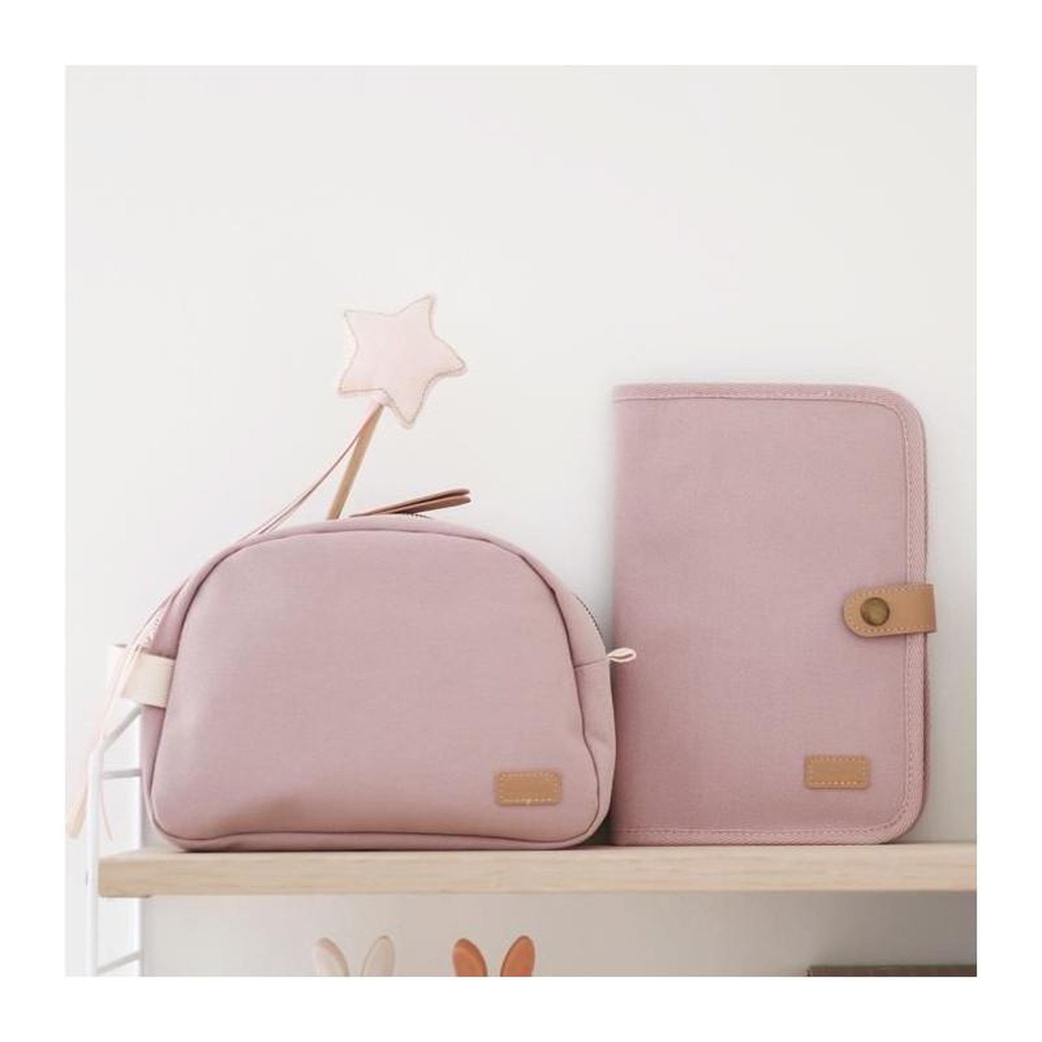 Voir la diapositive 5 : BEABA BEABA, Protege carnet de santé canvas rose poudré