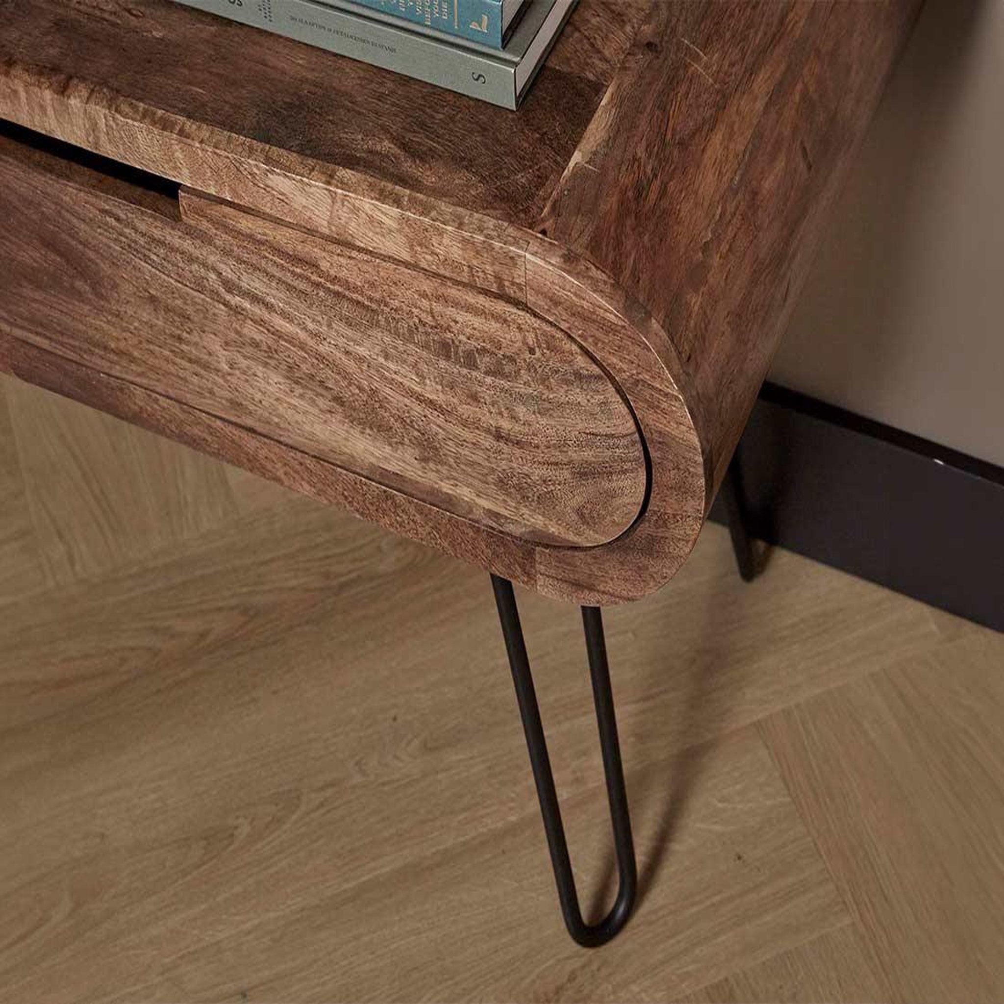 Voir la diapositive 5 : LISA DESIGN Kampur - meuble tv - bois massif de manguier - 135 cm