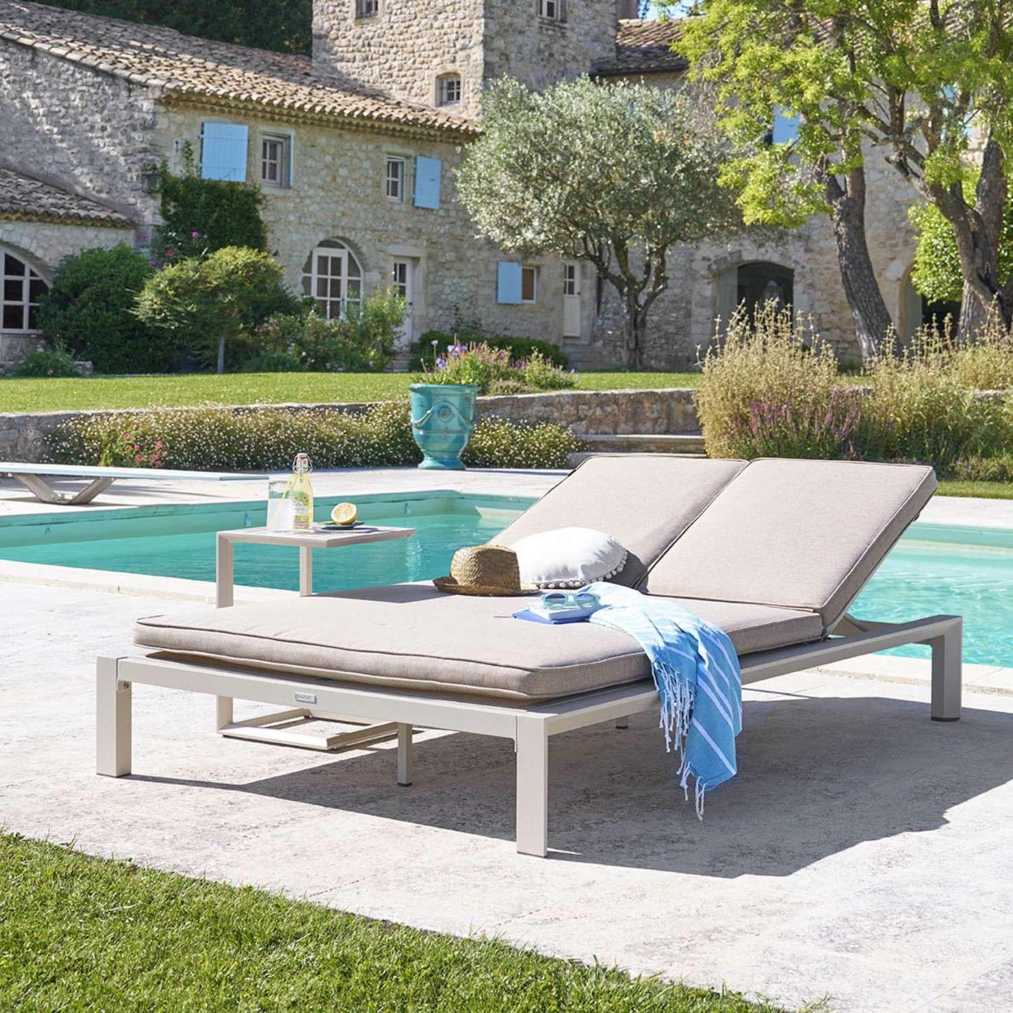 Voir la diapositive 2 : HESPERIDE Lit de piscine double evasion en aluminium