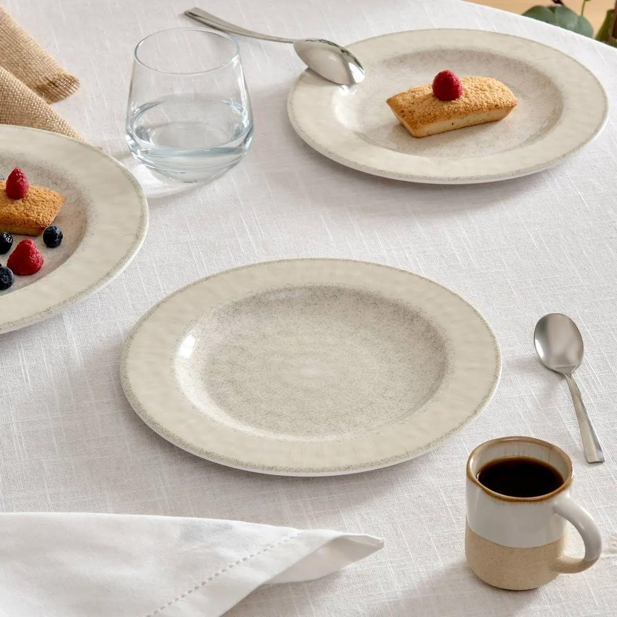 Voir la diapositive 3 : SECRET DE GOURMET Lot de 6 assiettes à dessert  solène  22cm beige