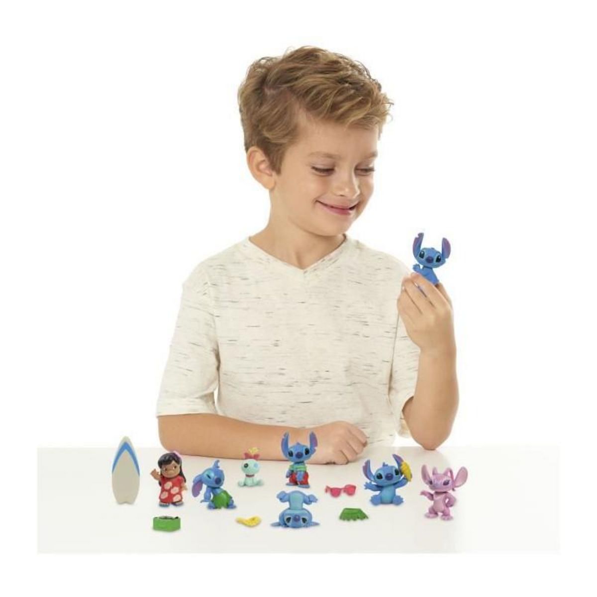 Figurines et accessoires - LICENCE /STITCH - Coffret Deluxe - 13 figurines et accessoires, Stitch dans 5 poses, planche de surf