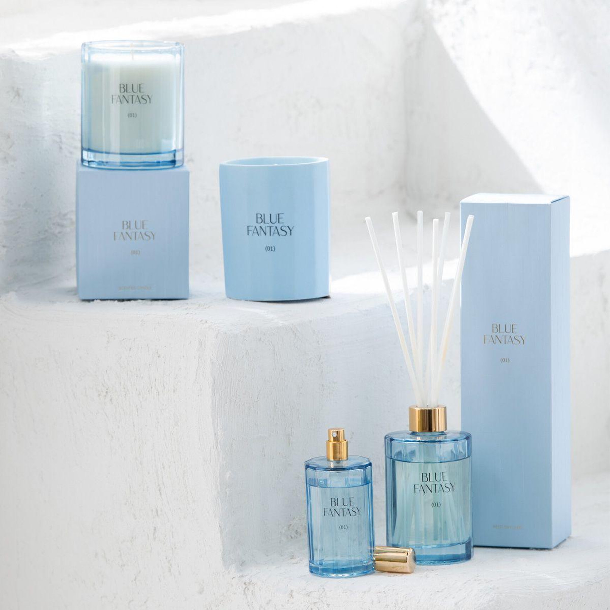 Voir la diapositive 5 : J-LINE Bougie parfumée design  elie  10cm blue fantasy