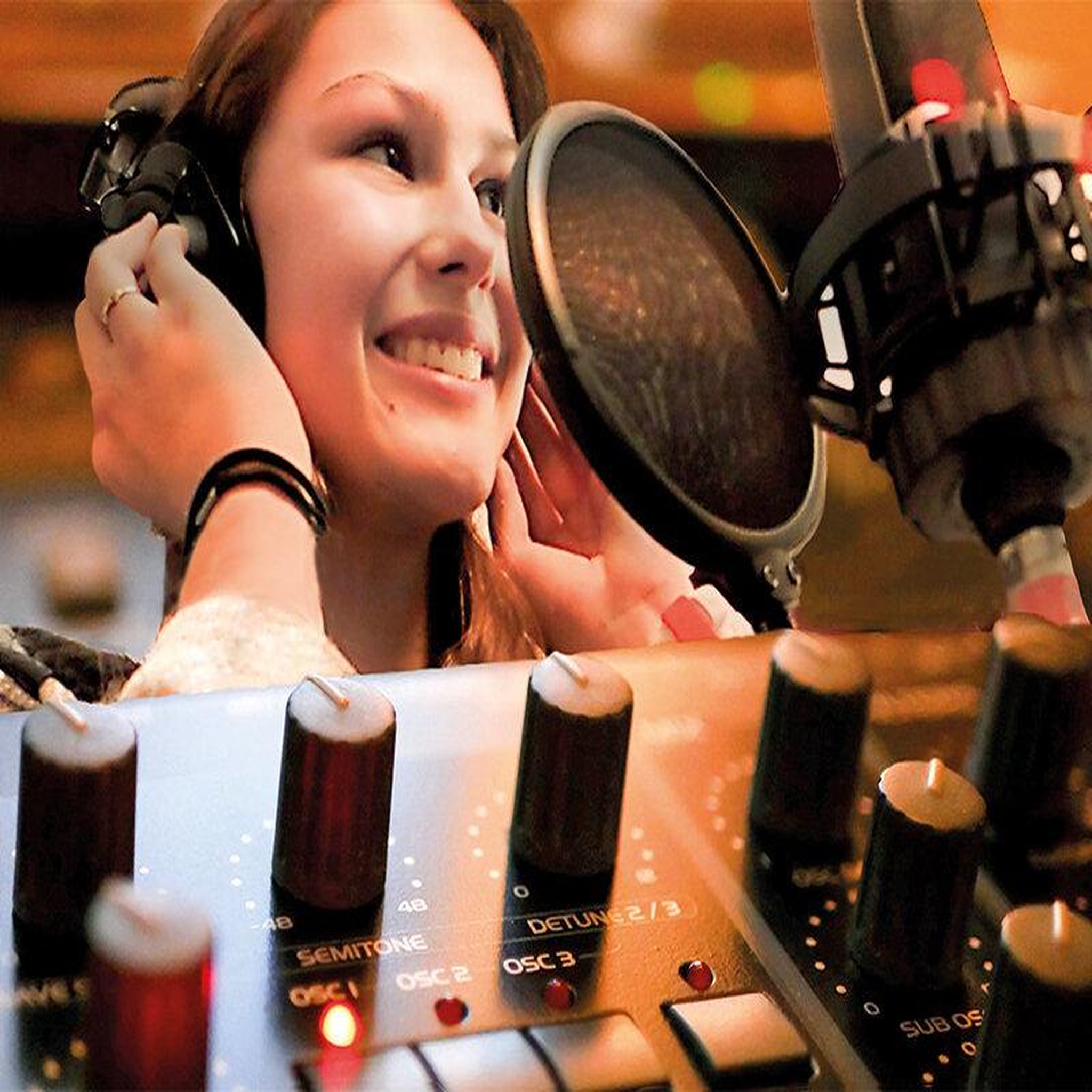 Voir la diapositive 3 : Smartbox Session de chant dans un studio d'enregistrement professionnel à paris - coffret cadeau sport & aventure