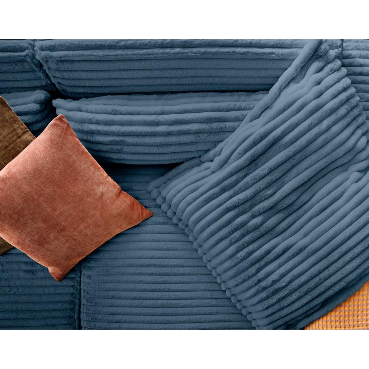 LISA DESIGN Richie - canapé droit 3 places avec double méridienne - assise profonde - en fausse fourrure côtelée