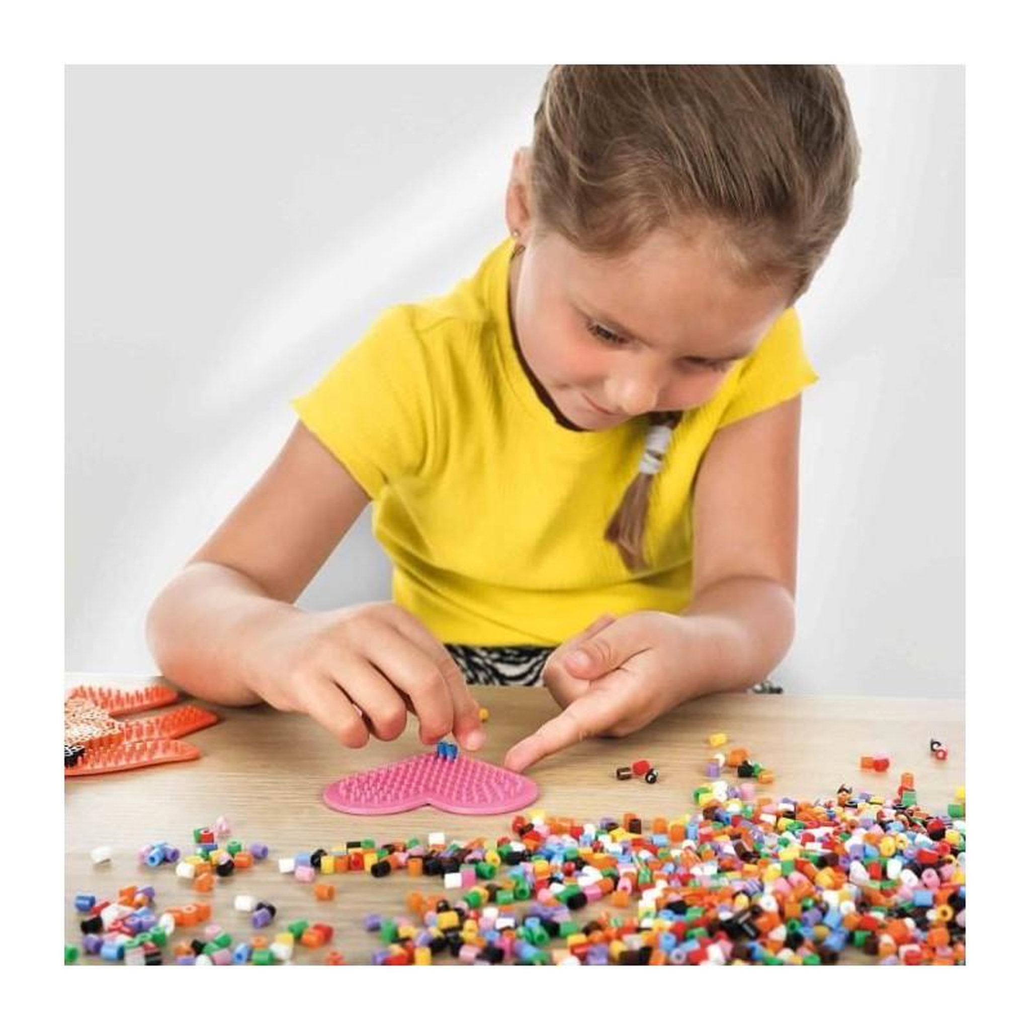 Voir la diapositive 2 : SES CREATIVE Mélange de perles a repasser - Boîtes 9000 trendy - SES CREATIVE - 9000 perles aux couleurs vives.