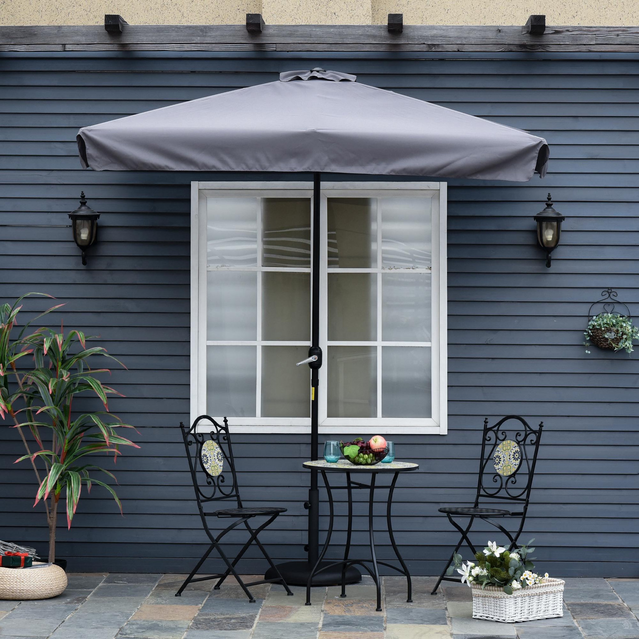 Voir la diapositive 4 : OUTSUNNY Demi parasol - parasol de balcon 5 entretoises métal dim. 2,3L x 1,3l x 2,49H m polyester haute densité gris