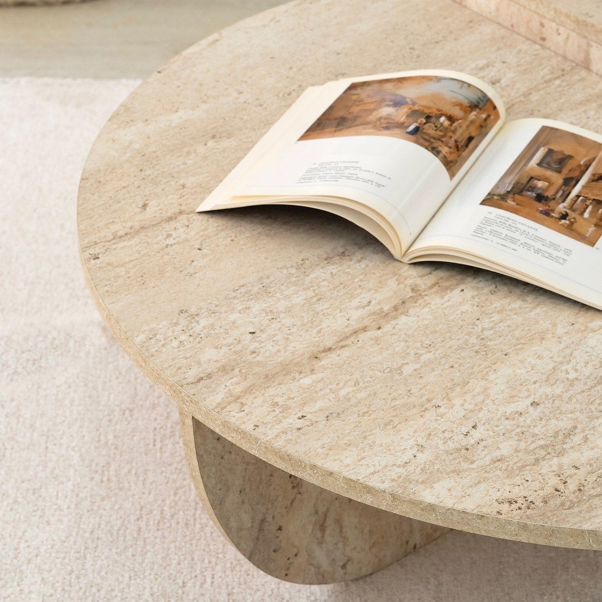 Voir la diapositive 4 : TOILINUX Table basse ronde grand format effet travertin - beige