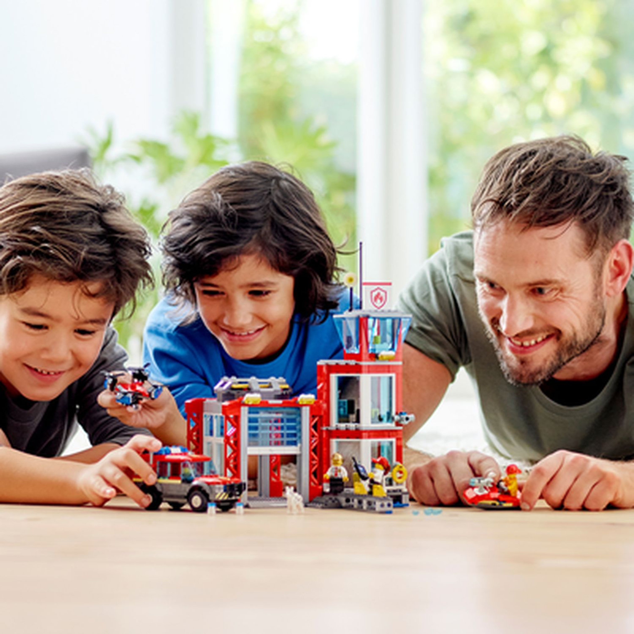 Voir la diapositive 7 : LEGO City 60215 La caserne de pompiers