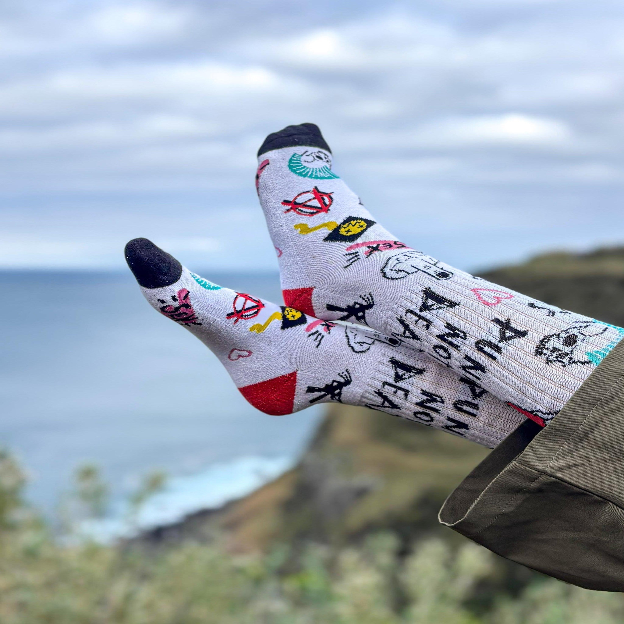 Voir la diapositive 2 : SOCK AFFAIRS Chaussettes sport rock punk's not dead