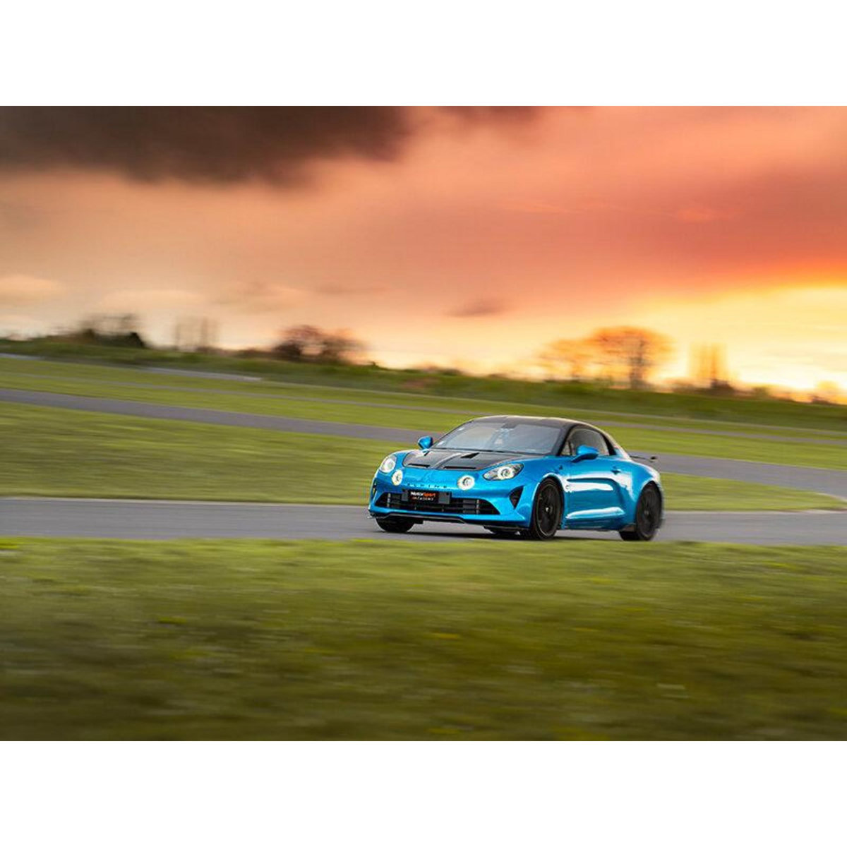 Smartbox Stage de pilotage : 2 tours de circuit au volant d'une Alpine A110 R - Coffret Cadeau Sport & Aventure