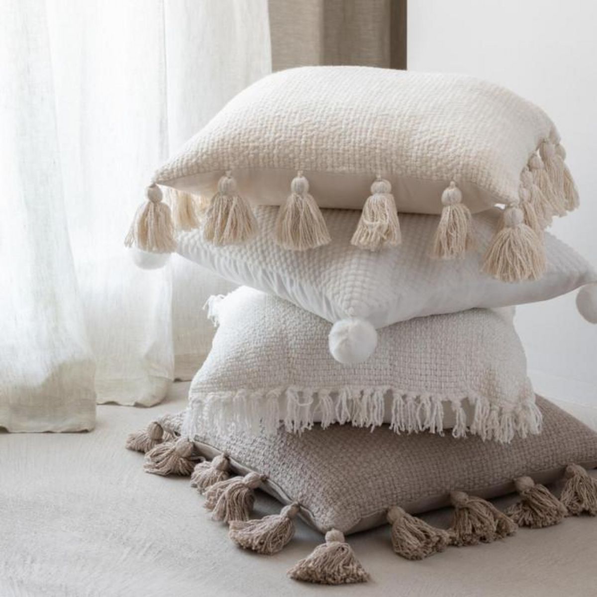 Paris Prix Coussin à Franges  Saya  45x45cm Blanc