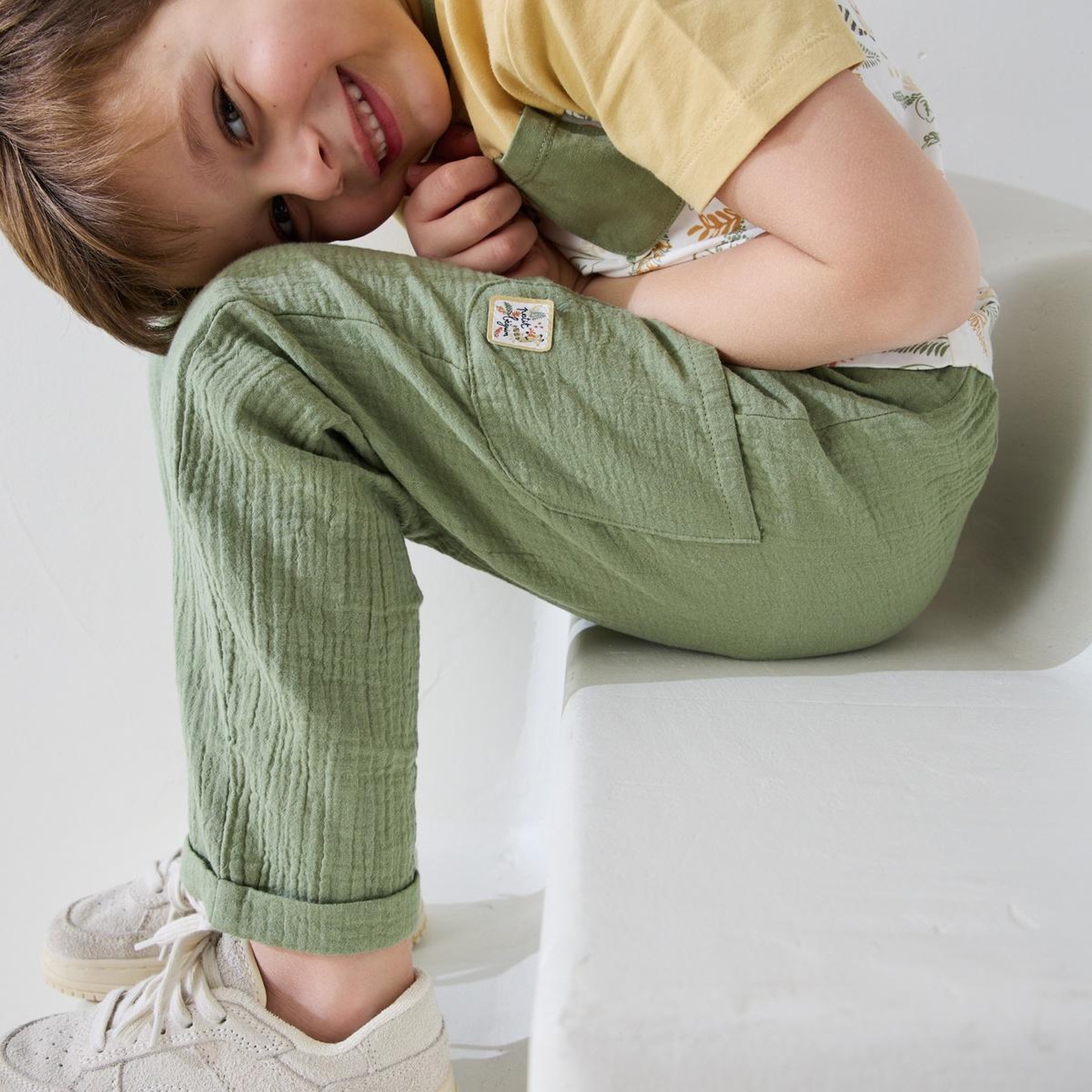 Voir la diapositive 4 : Petit Béguin Pantalon enfant en gaze de coton gabin