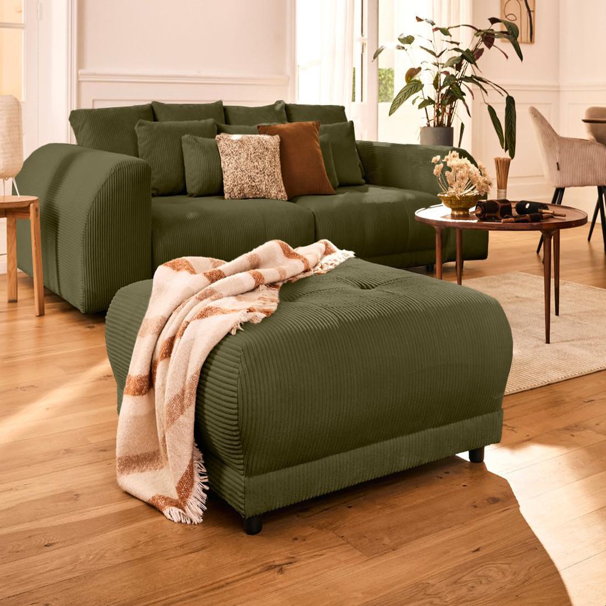 Voir la diapositive 6 : LISA DESIGN Amadora - pouf en velours côtelé