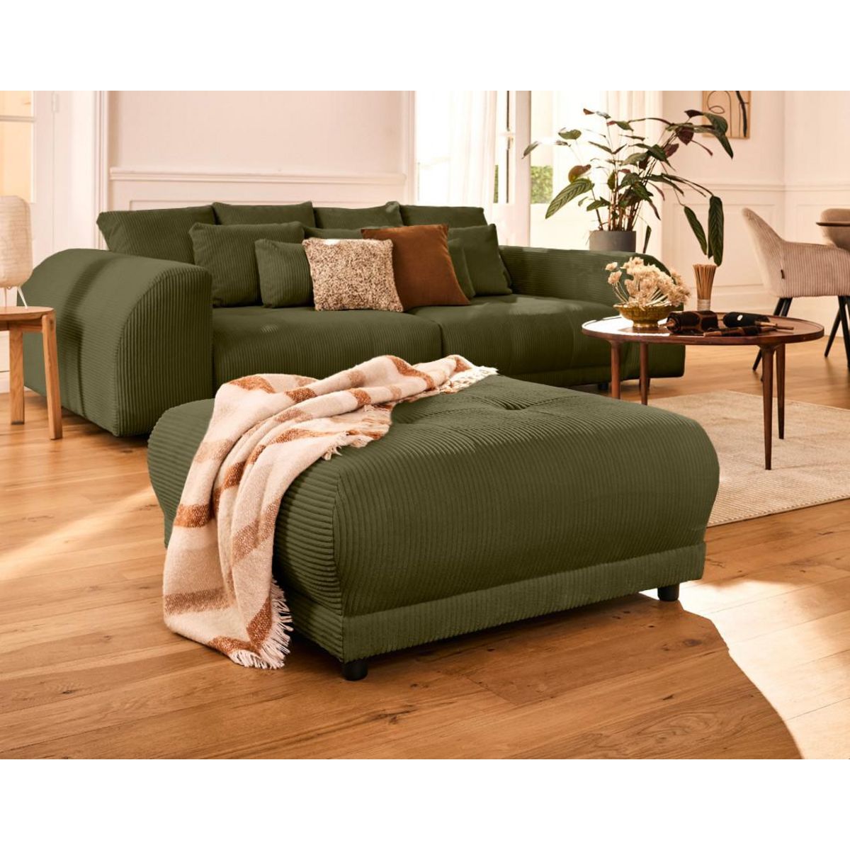 LISA DESIGN Amadora - pouf en velours côtelé