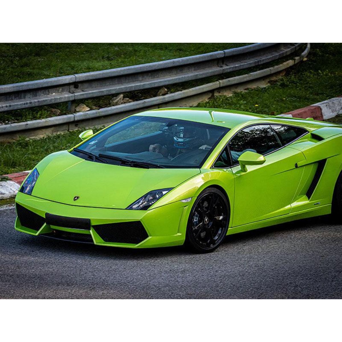 Smartbox Stage de pilotage multivolant : 2 tours en Lamborghini Gallardo et 2 tours en Ferrari 488 sur le circuit de Saint-Laurent-de-Mure - Coffret Cadeau Sport & Aventure