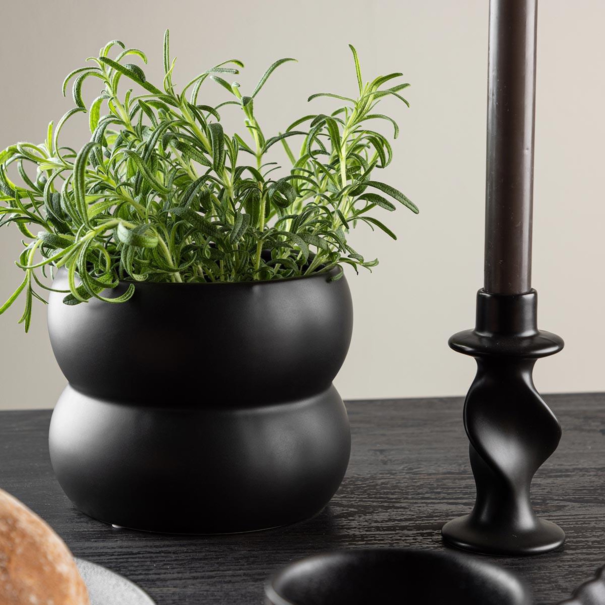 Voir la diapositive 2 : Paris Prix Pot déco en céramique  dapne  16cm noir