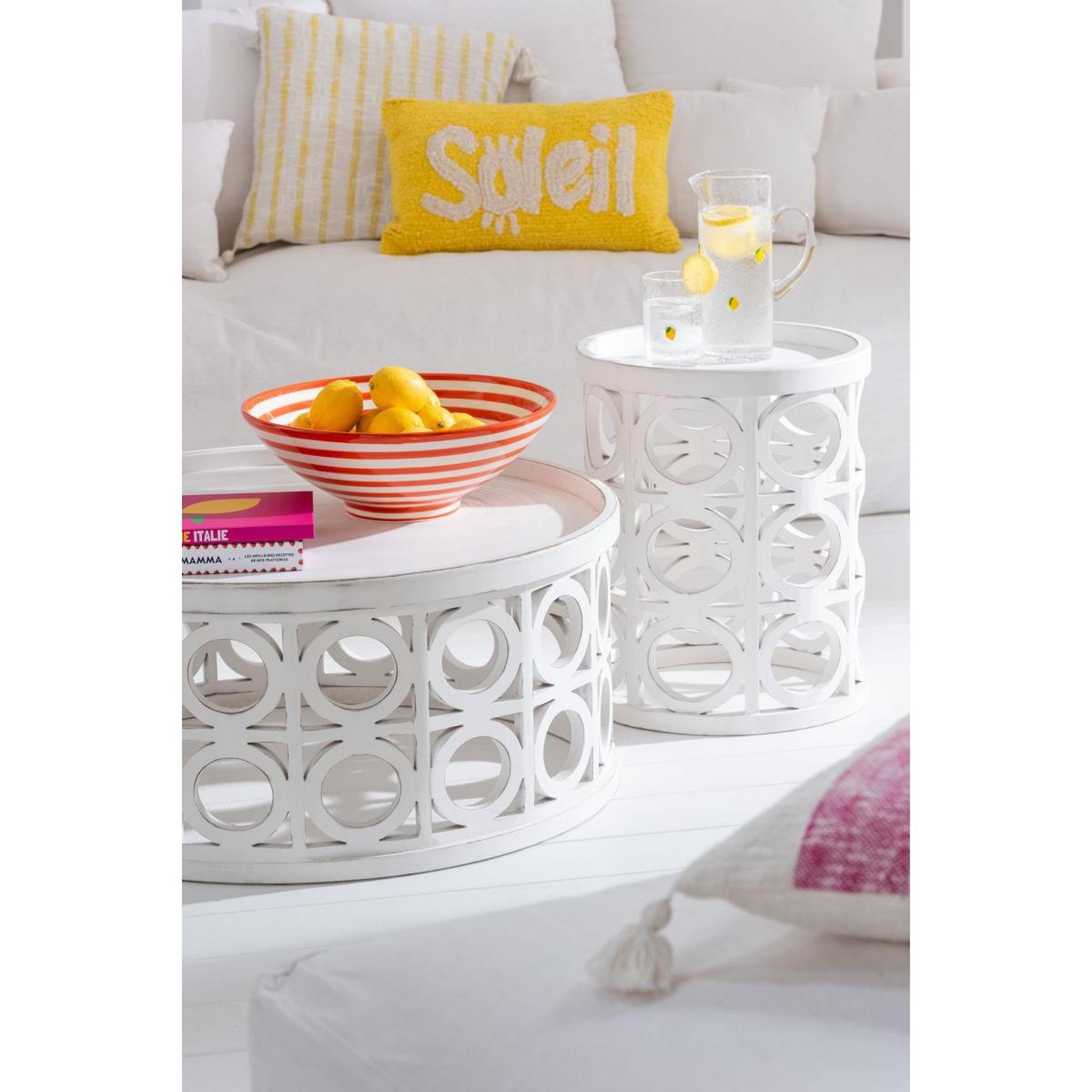 Voir la diapositive 6 : J-LINE Table basse sculptée  charity  78cm blanc