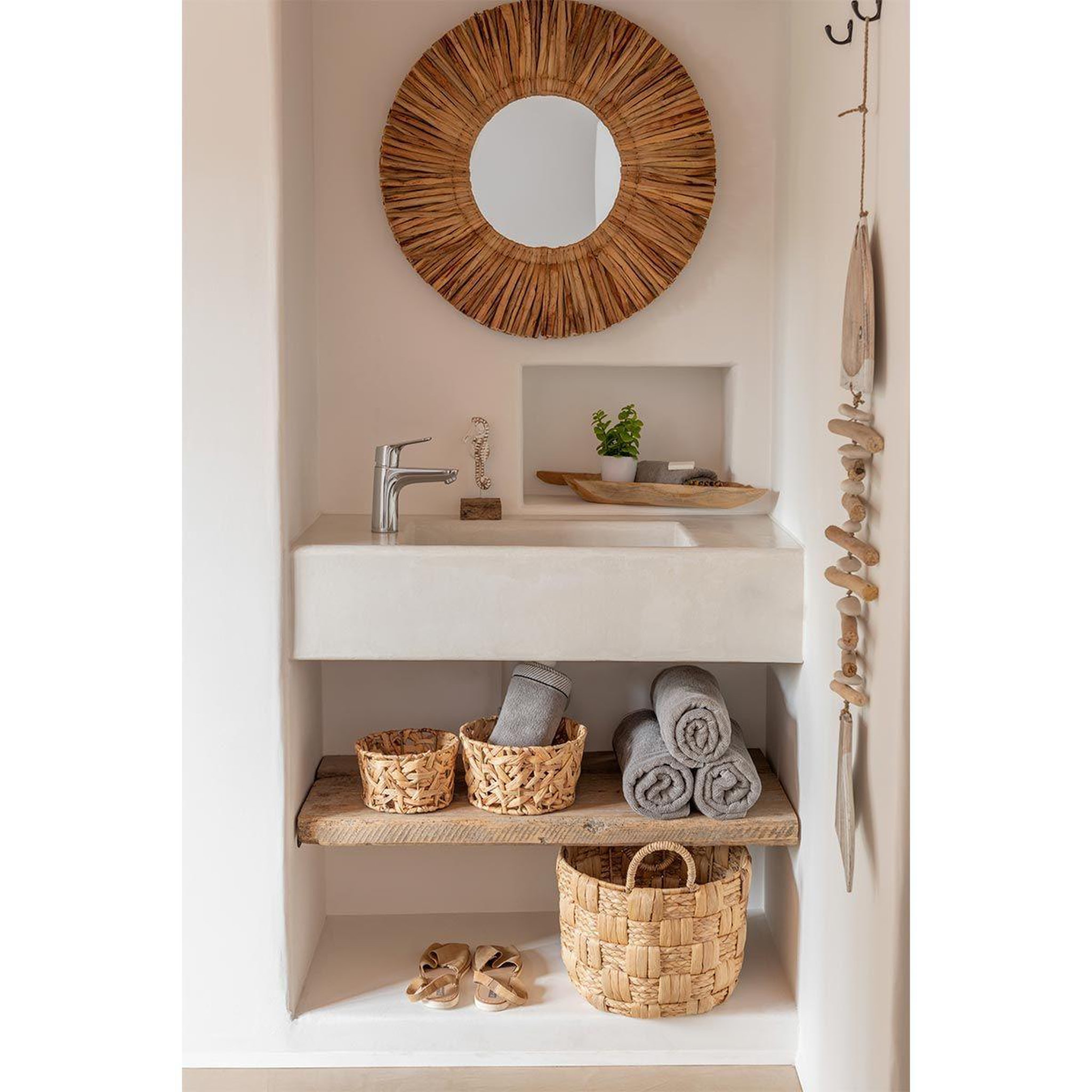 Voir la diapositive 2 : J-LINE Miroir mural rond  maurice  64cm naturel