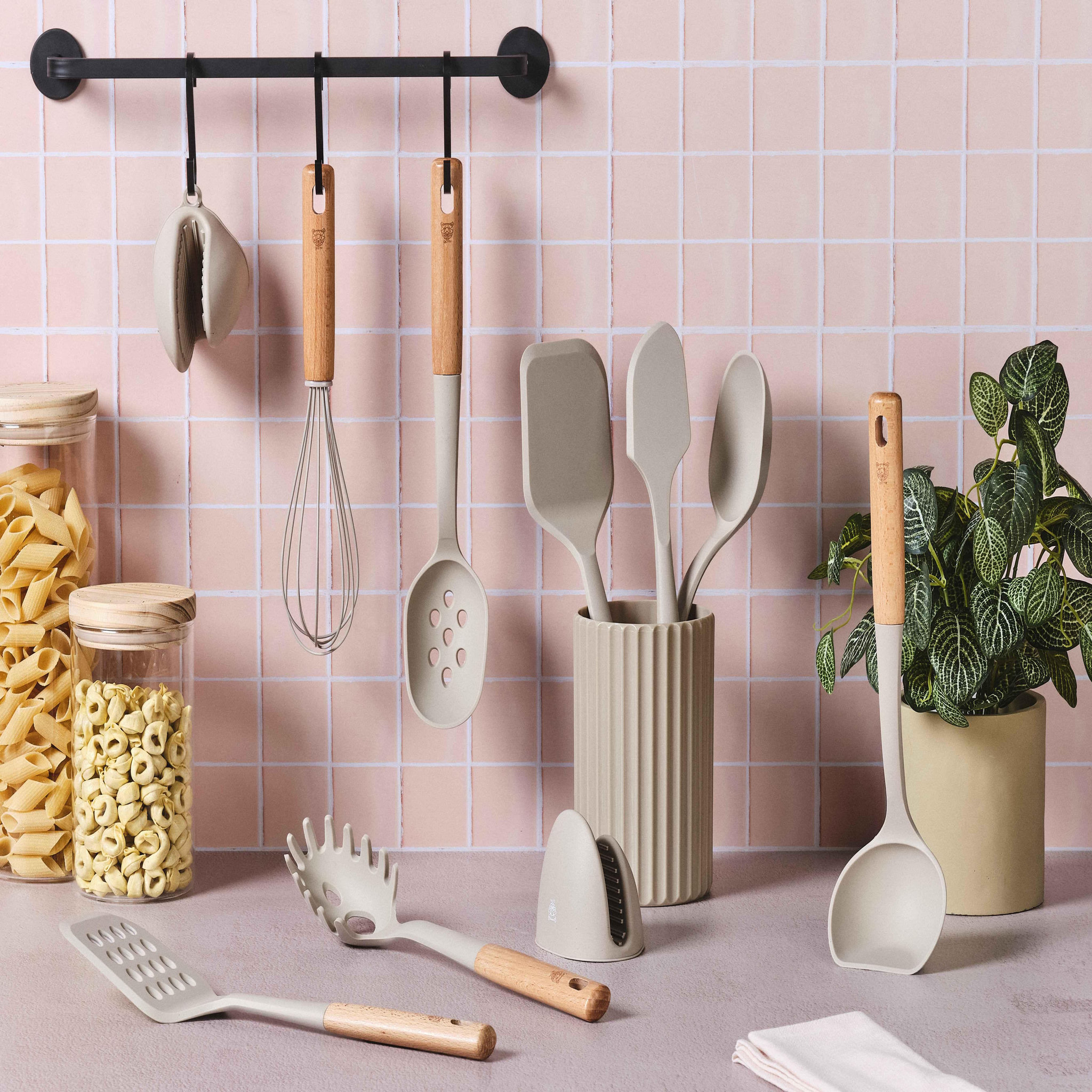Voir la diapositive 5 : BJORN Couverts à salade en bois et silicone GUNNAR