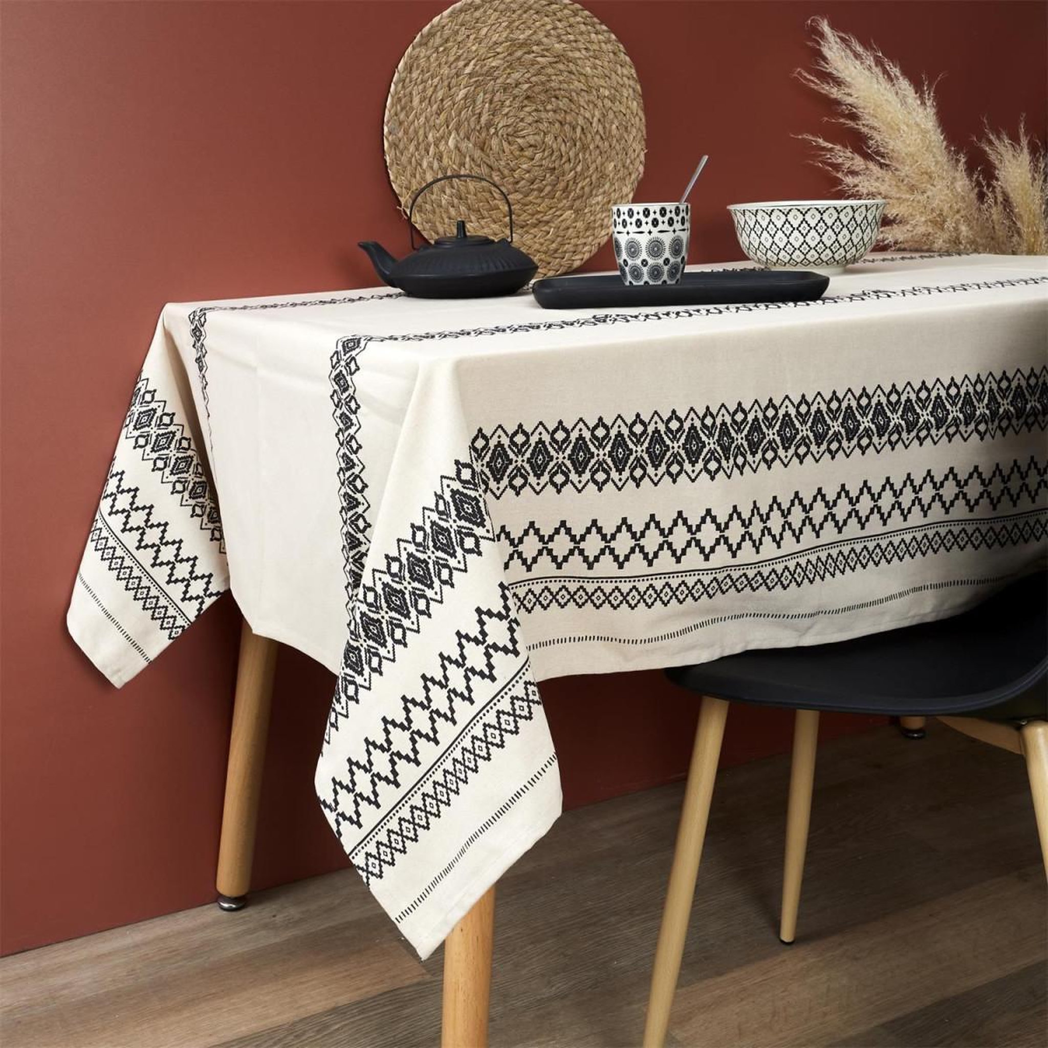Voir la diapositive 2 : The Home Deco Factory Nappe imprimée  ethnique  140x250cm beige