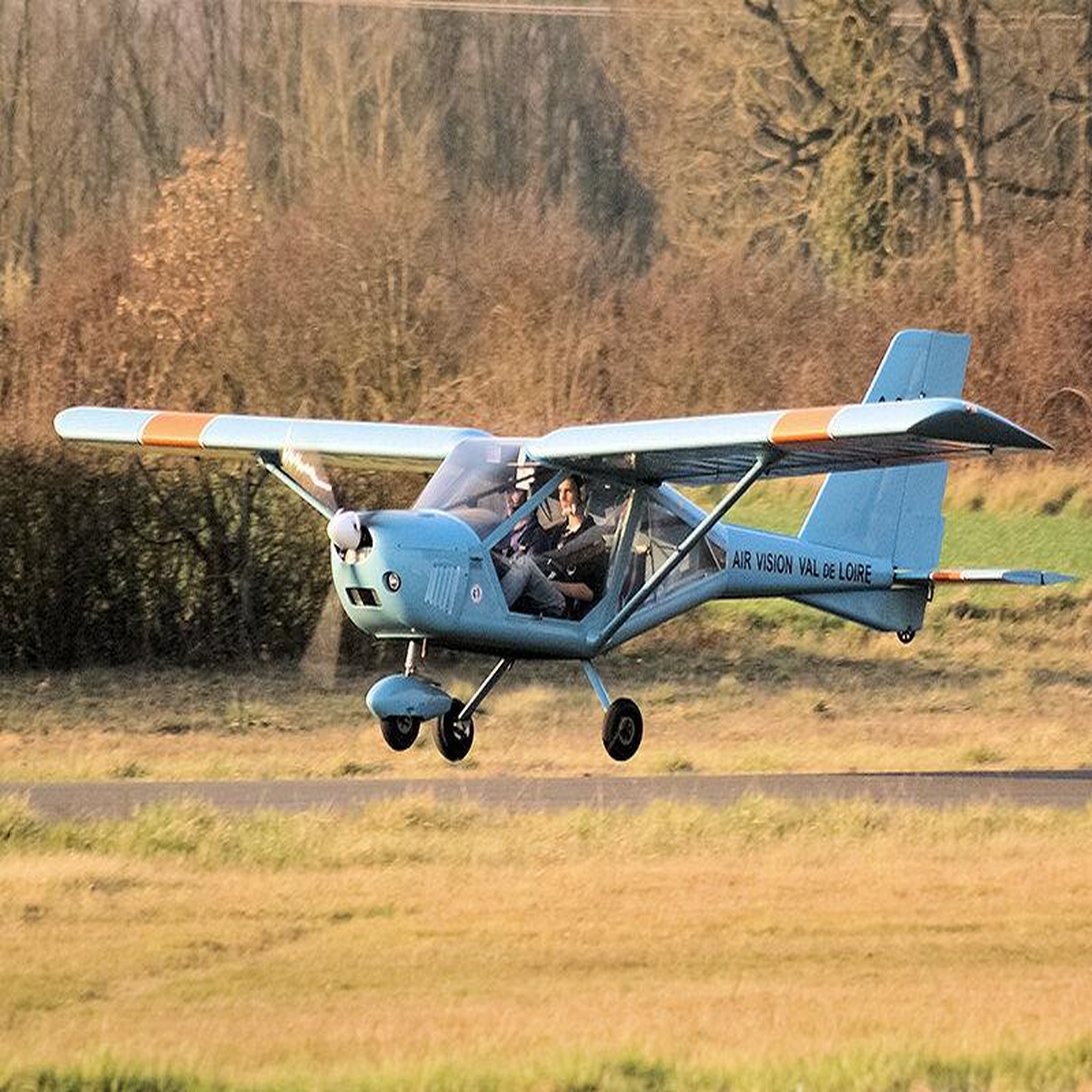 Voir la diapositive 2 : Smartbox Vol en ulm dans le val de loire - coffret cadeau sport & aventure