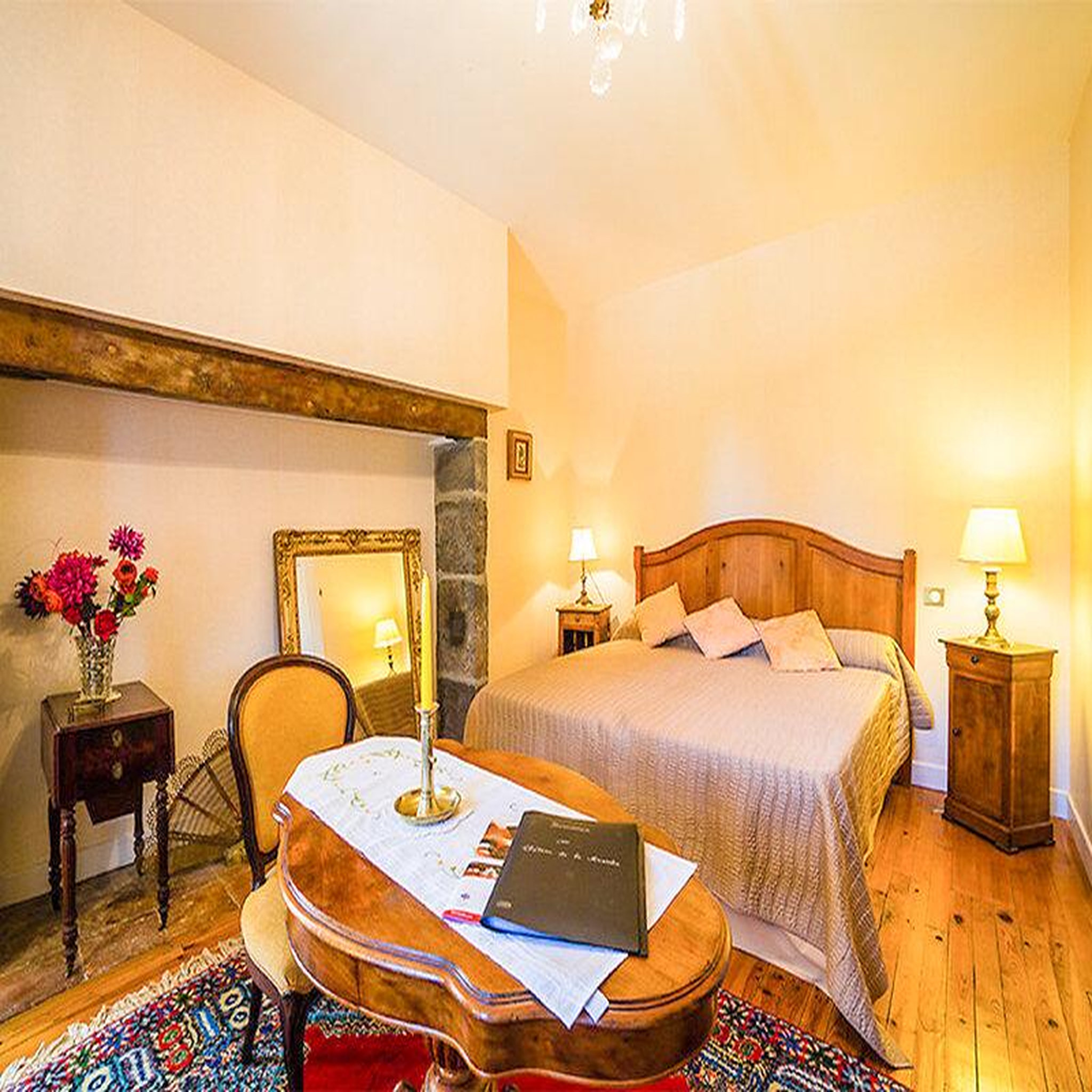 Voir la diapositive 2 : Smartbox 2 jours en suite en famille dans un château en auvergne - coffret cadeau séjour