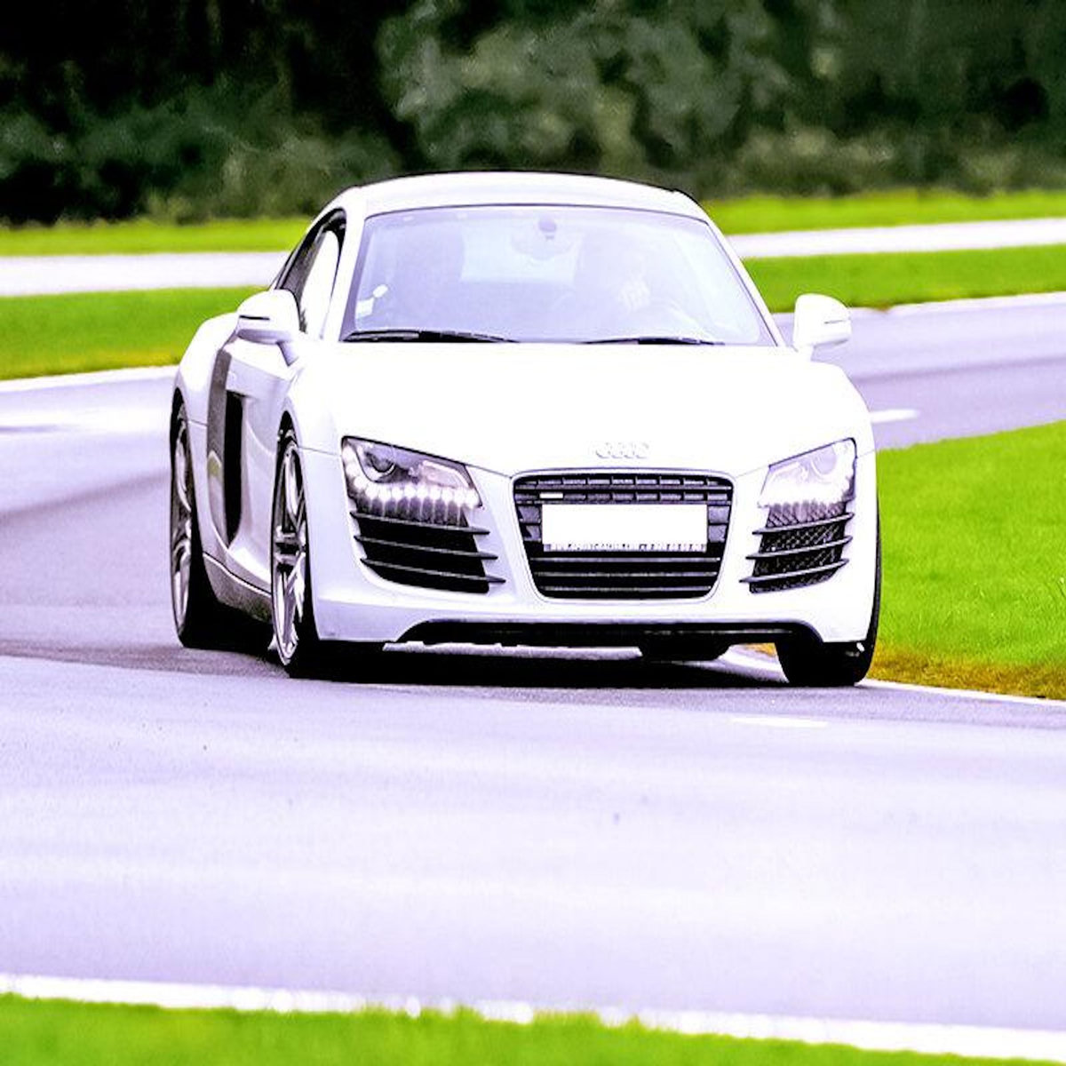 Smartbox Stage de pilotage : 3 tours sur le circuit de Nogaro en Audi R8 V10 - Coffret Cadeau Sport & Aventure