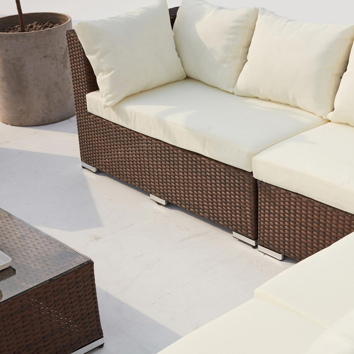 CONCEPT USINE Salon de jardin modulable 13-14 places en résine tressée marron et blanc STALLA