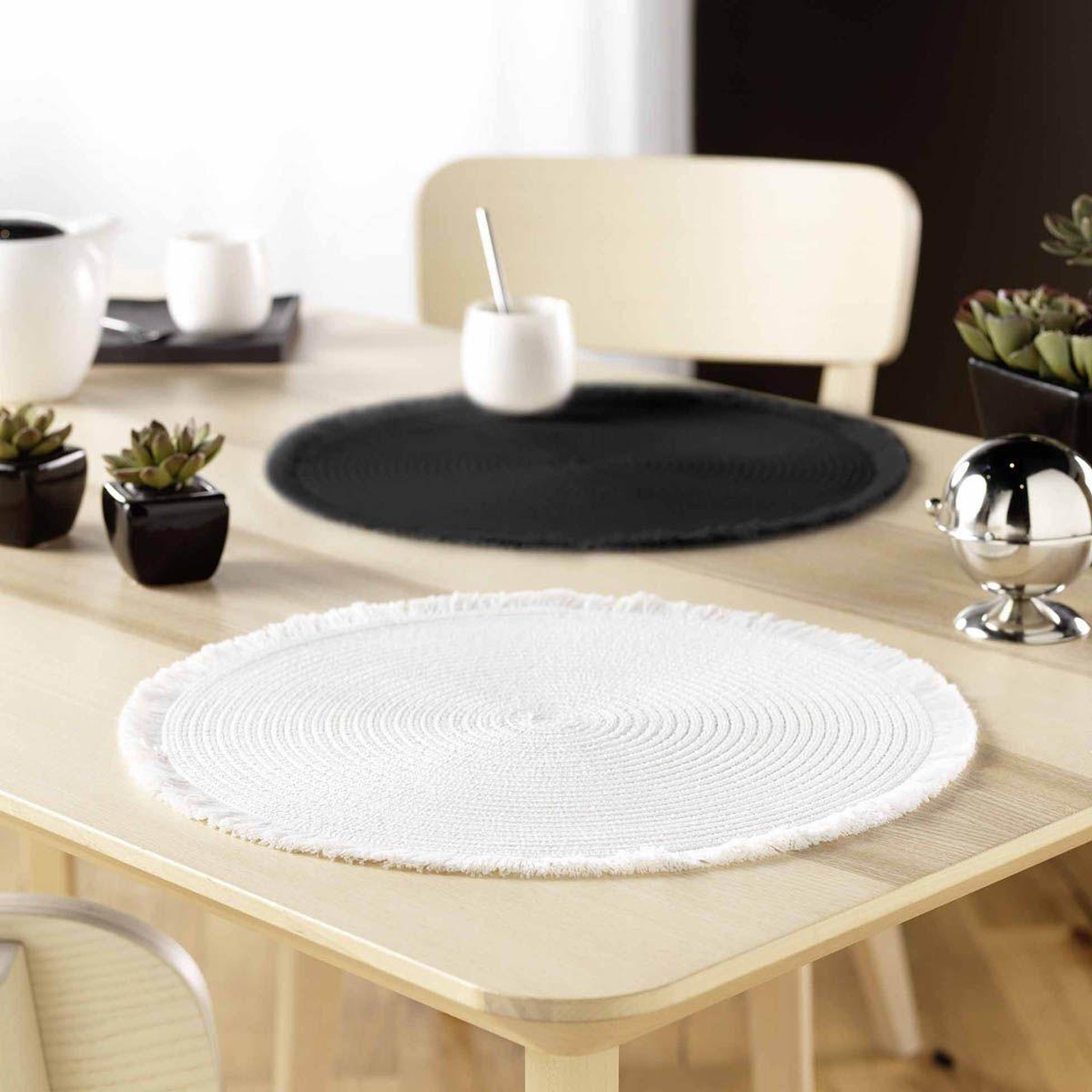 Voir la diapositive 2 : Douceur d'Intérieur Set de table rond avec franges  falbala  38cm noir