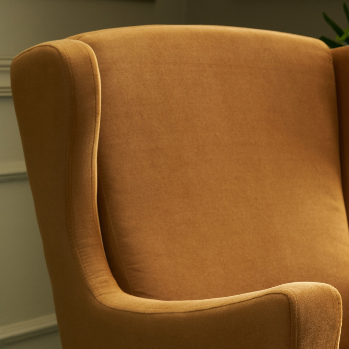 CONCEPT USINE Fauteuil à oreilles en velours moutarde WILLIAMS