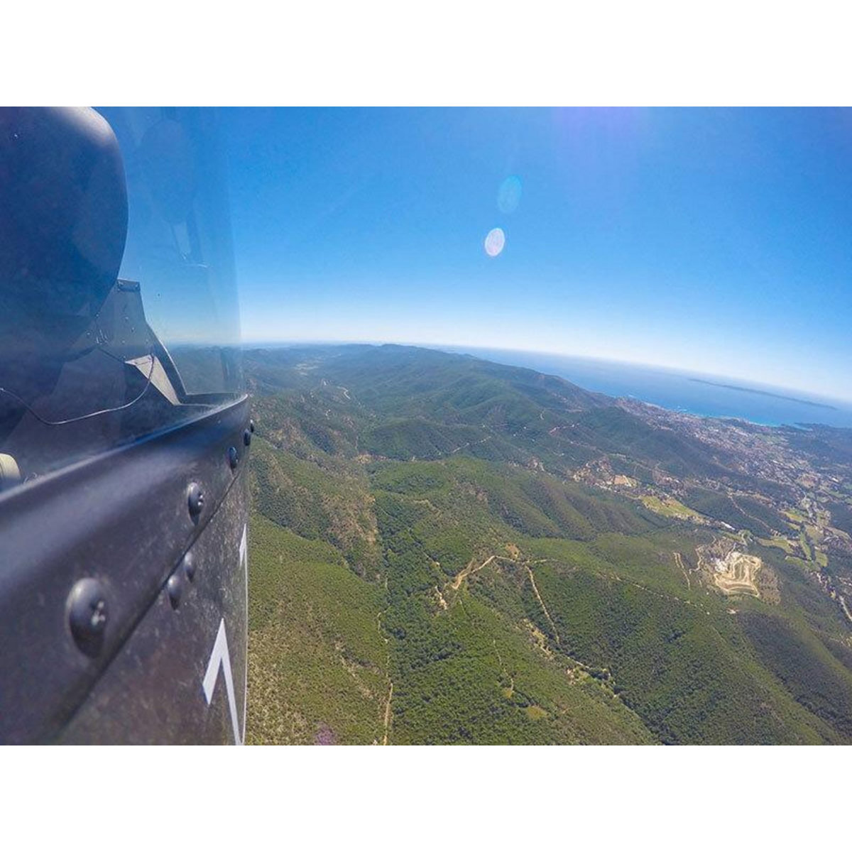 Smartbox Vol en hélicoptère de 20 min pour 2 au-dessus d'Hyères - Coffret Cadeau Sport & Aventure