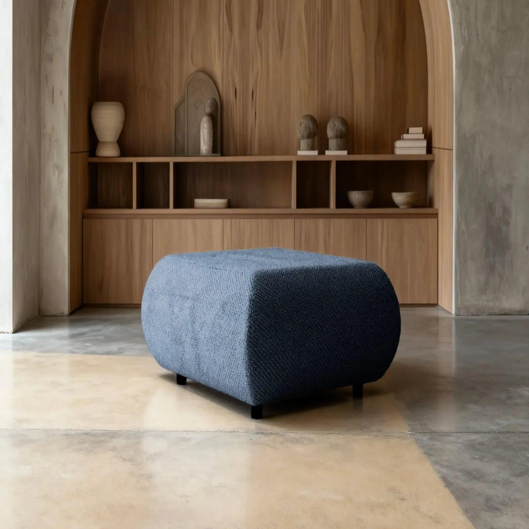 Voir la diapositive 4 : CASANOVA PARIS Levi - pouf tissu lisse