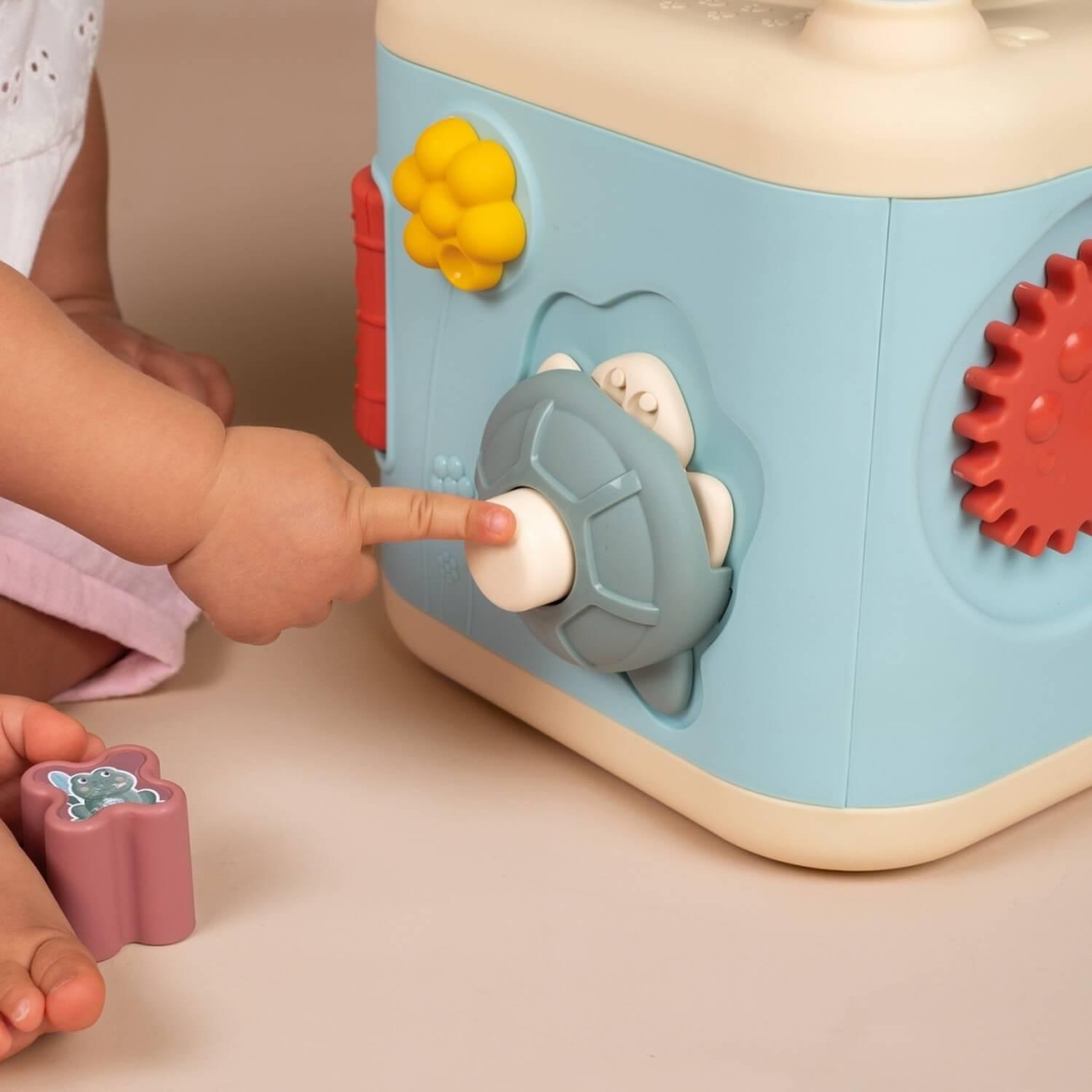 Voir la diapositive 6 : SMOBY Cube d'activités : Little Smoby Explor Cube