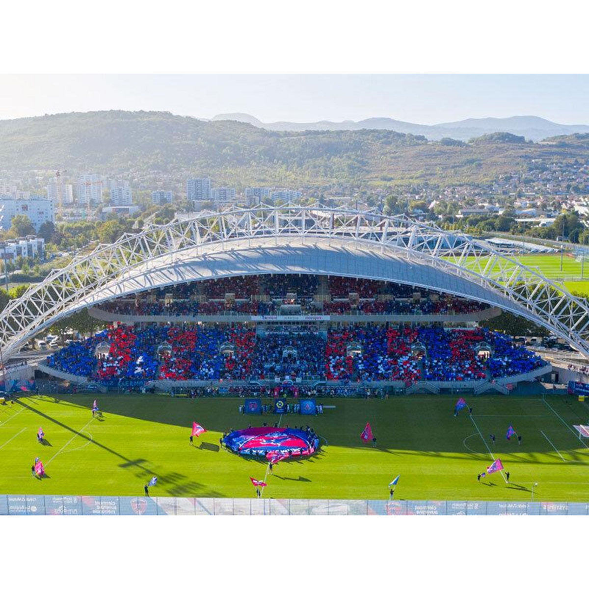 Smartbox Clermont Foot 63 : bon cadeau de 89,90 € sur la billetterie pour un match au choix pour 2 personnes - Coffret Cadeau Multi-thèmes