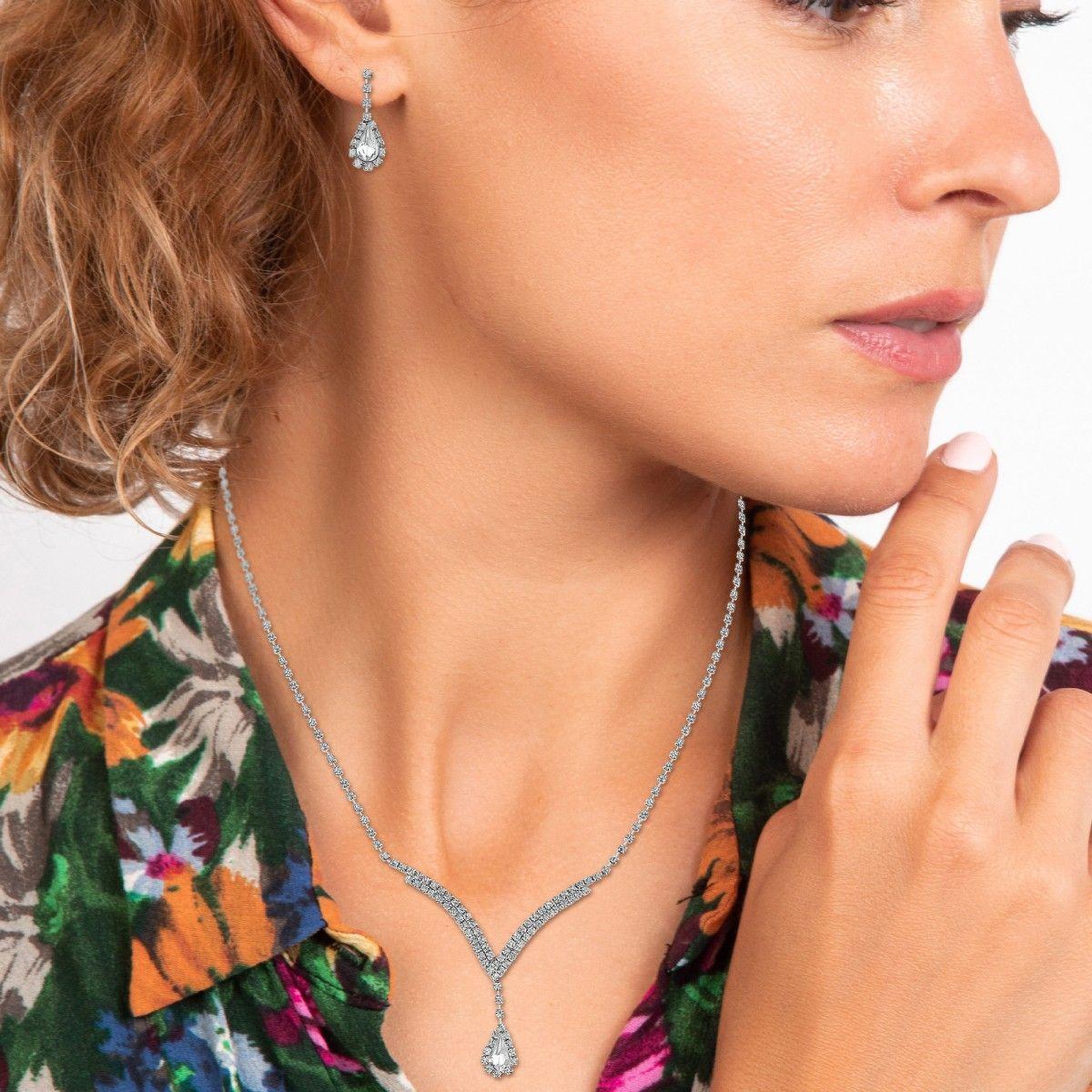 Voir la diapositive 2 : SC CRYSTAL Parure collier et boucles d'oreilles par SC Crystal