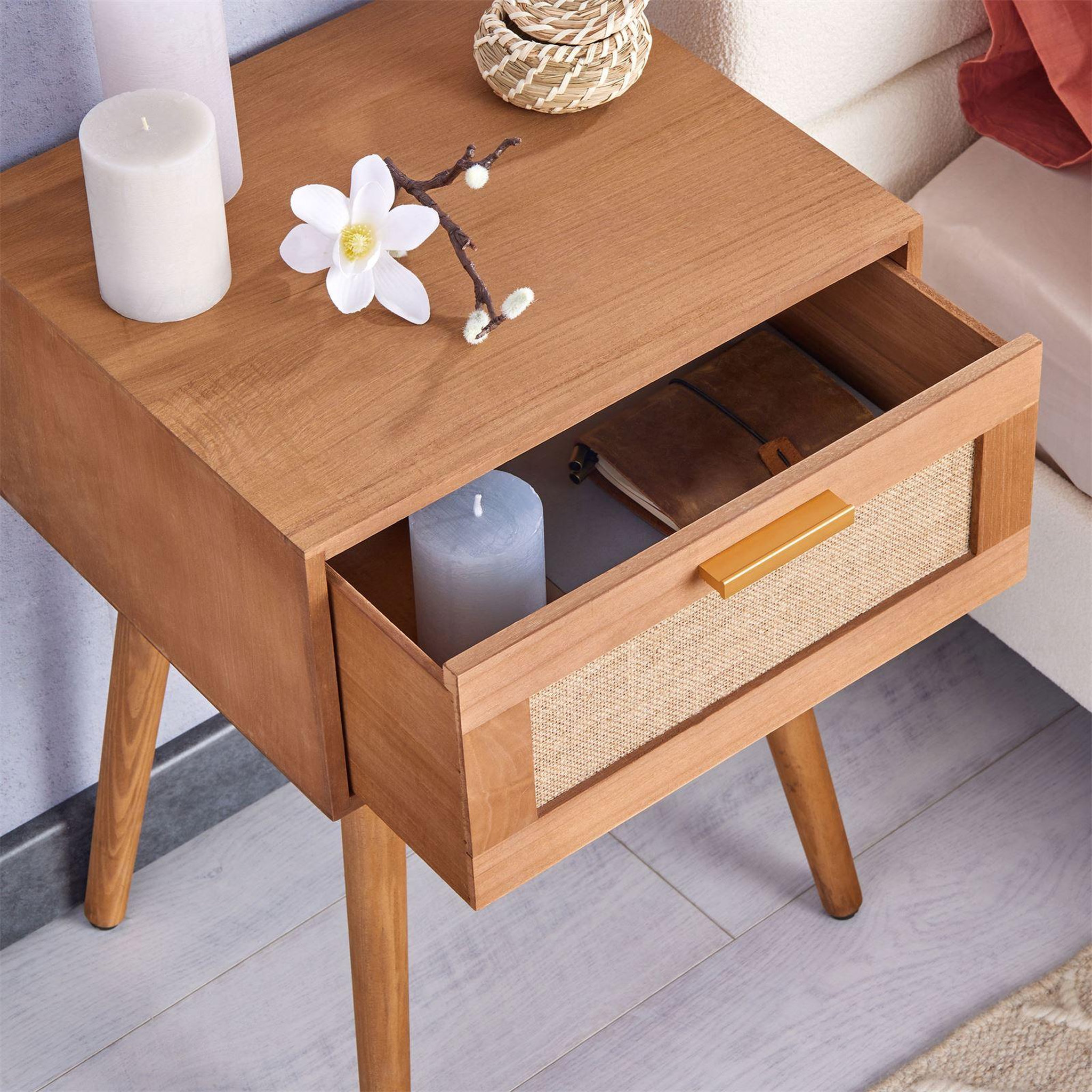 Voir la diapositive 6 : IDIMEX Table de chevet kiran 1 tiroir, en bois et lin