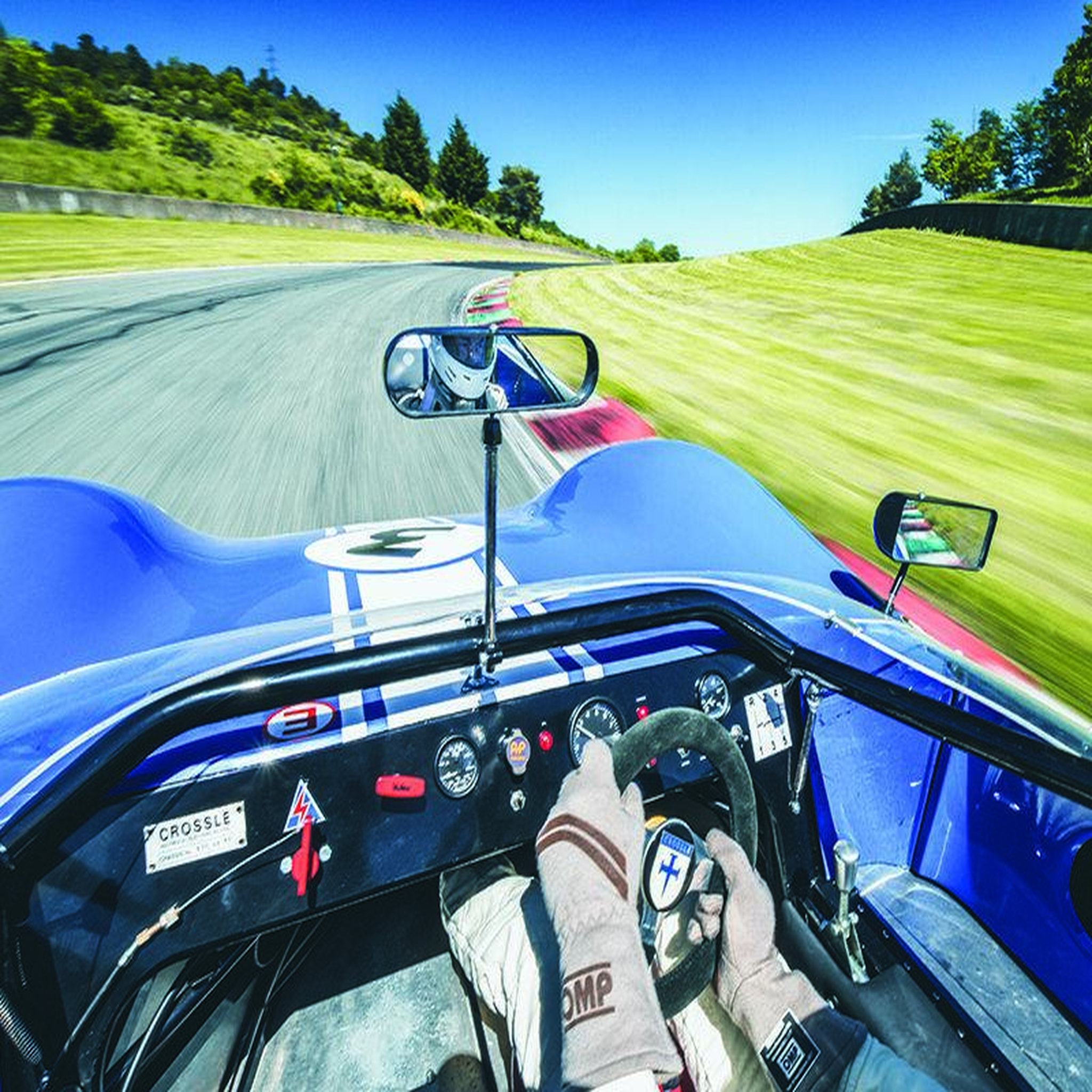 Voir la diapositive 2 : Smartbox Séance de 2 tours en passager d'un sport-prototype automobile crosslé 9s 1969 - coffret cadeau sport & aventure