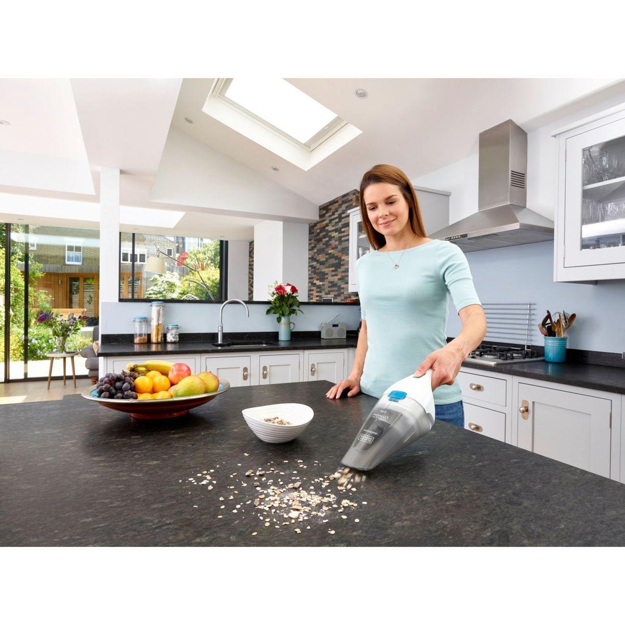 Voir la diapositive 4 : Black et Decker Aspirateur main NVC115JL DUSBUSTER