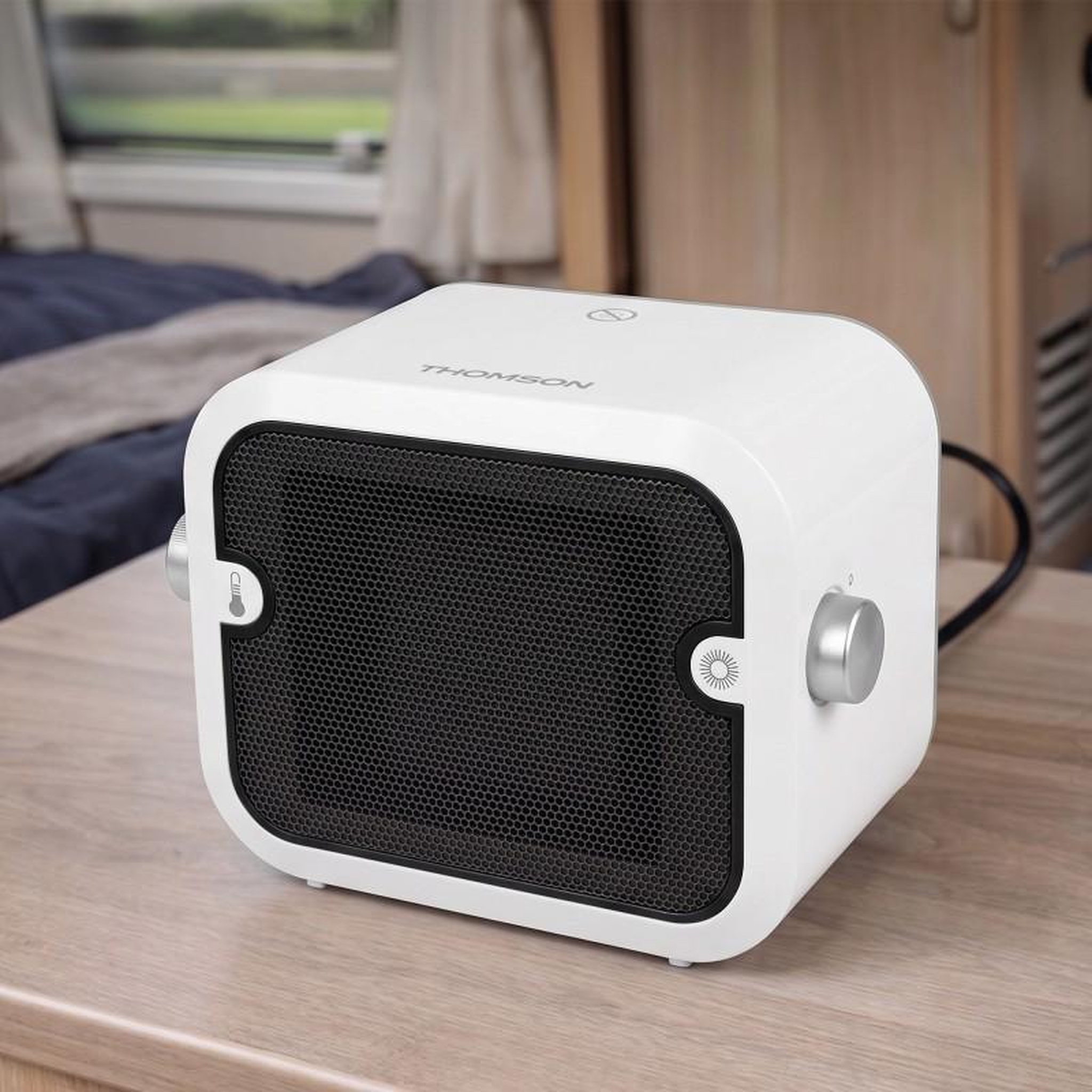 Voir la diapositive 3 : THOMSON Thsfc15b - soufflant céramique design blanc - 2 puissances - thermostat - sécurité anti basculement