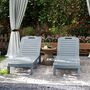 Voir la diapositive 2 : OUTSUNNY Lot de 2 bains de soleil inclinable - plateau rétractable - PP texturé effet bois gris