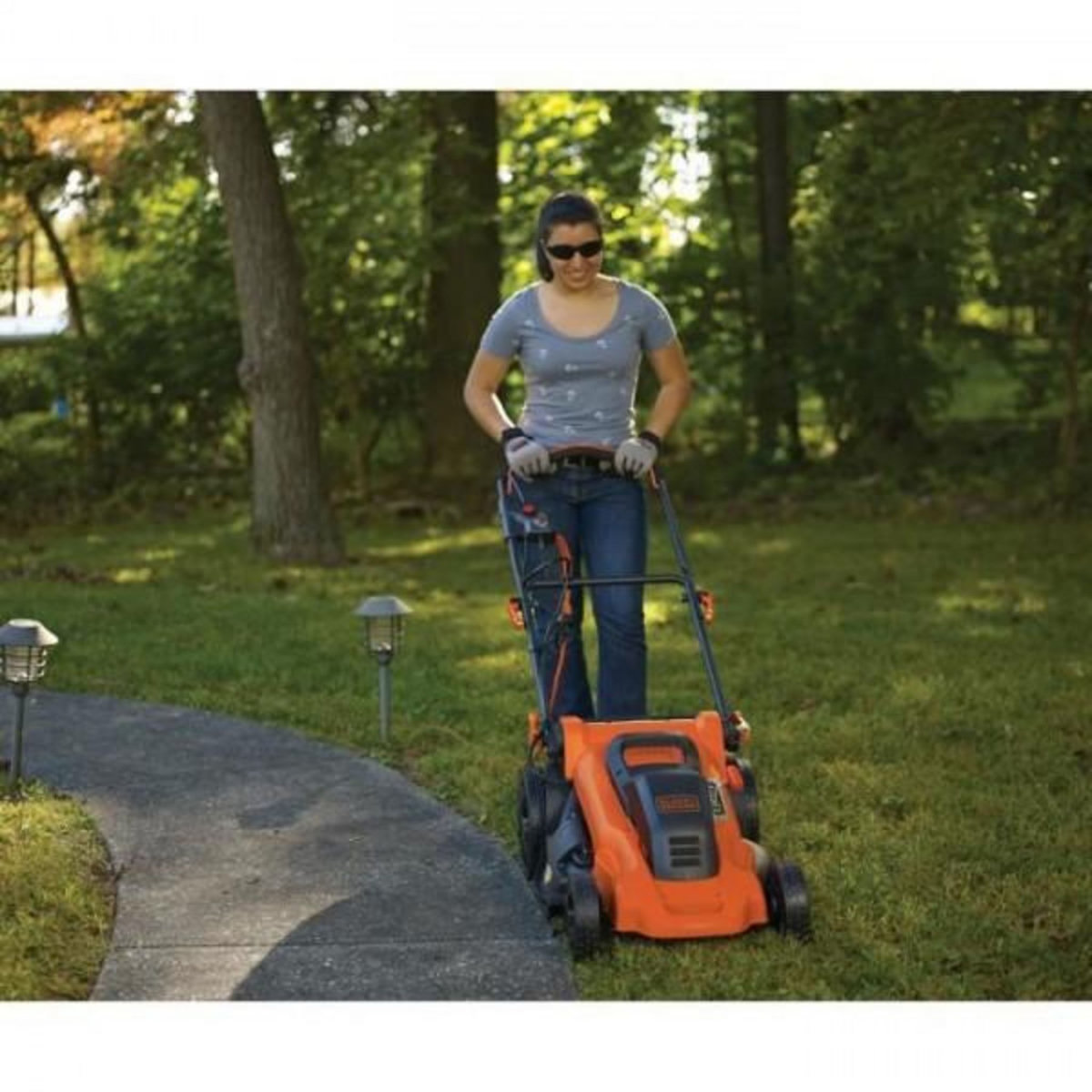 Black et Decker Tondeuse a Gazon   électrique 48cm LM2000-QS BLACK+DECKER - Fonction mulching, éjection latérale ou bac de ramassage souple 50L