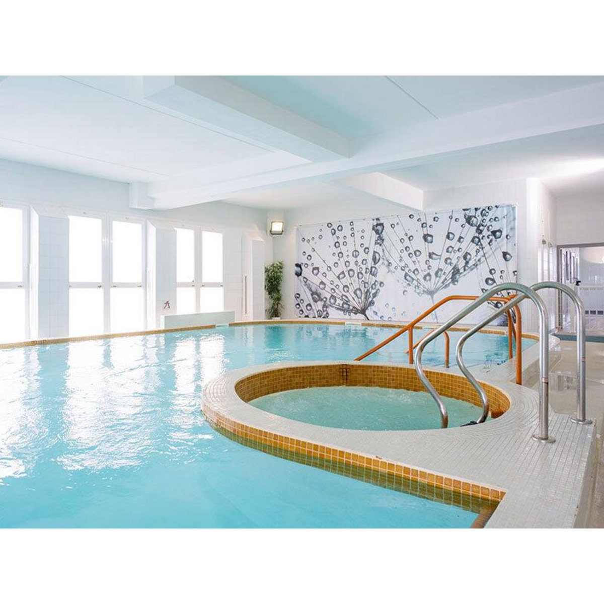 Smartbox Pause détente thalasso : 1 journée au spa avec massage, soins et repas sur l'Île de Ré pour 2 - Coffret Cadeau Bien-être