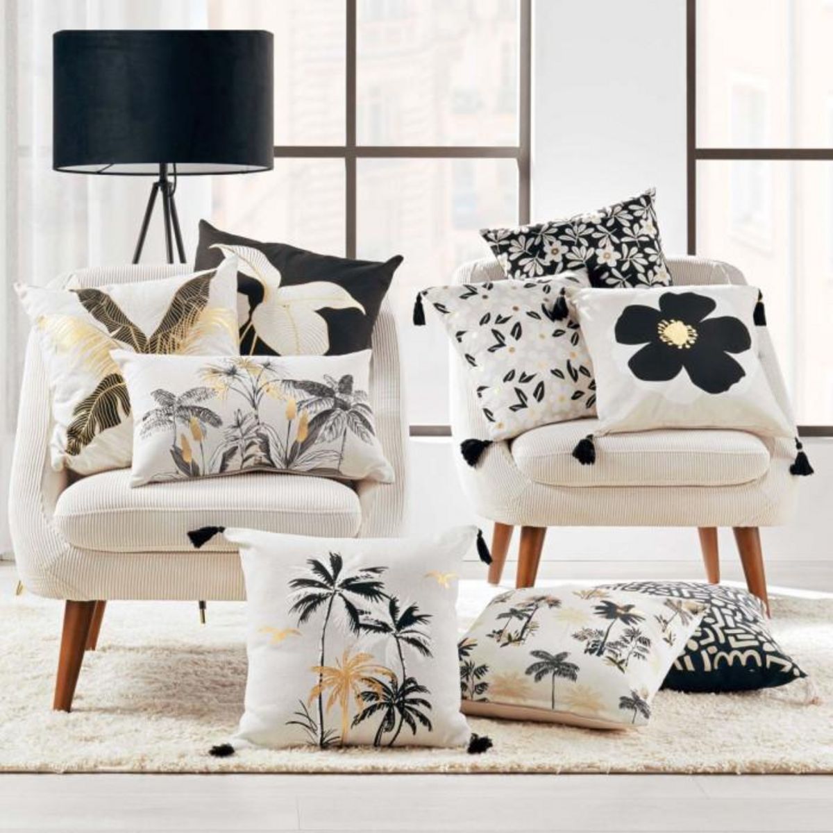 Paris Prix Coussin Déco Pompons  Papeete  45x45cm Noir