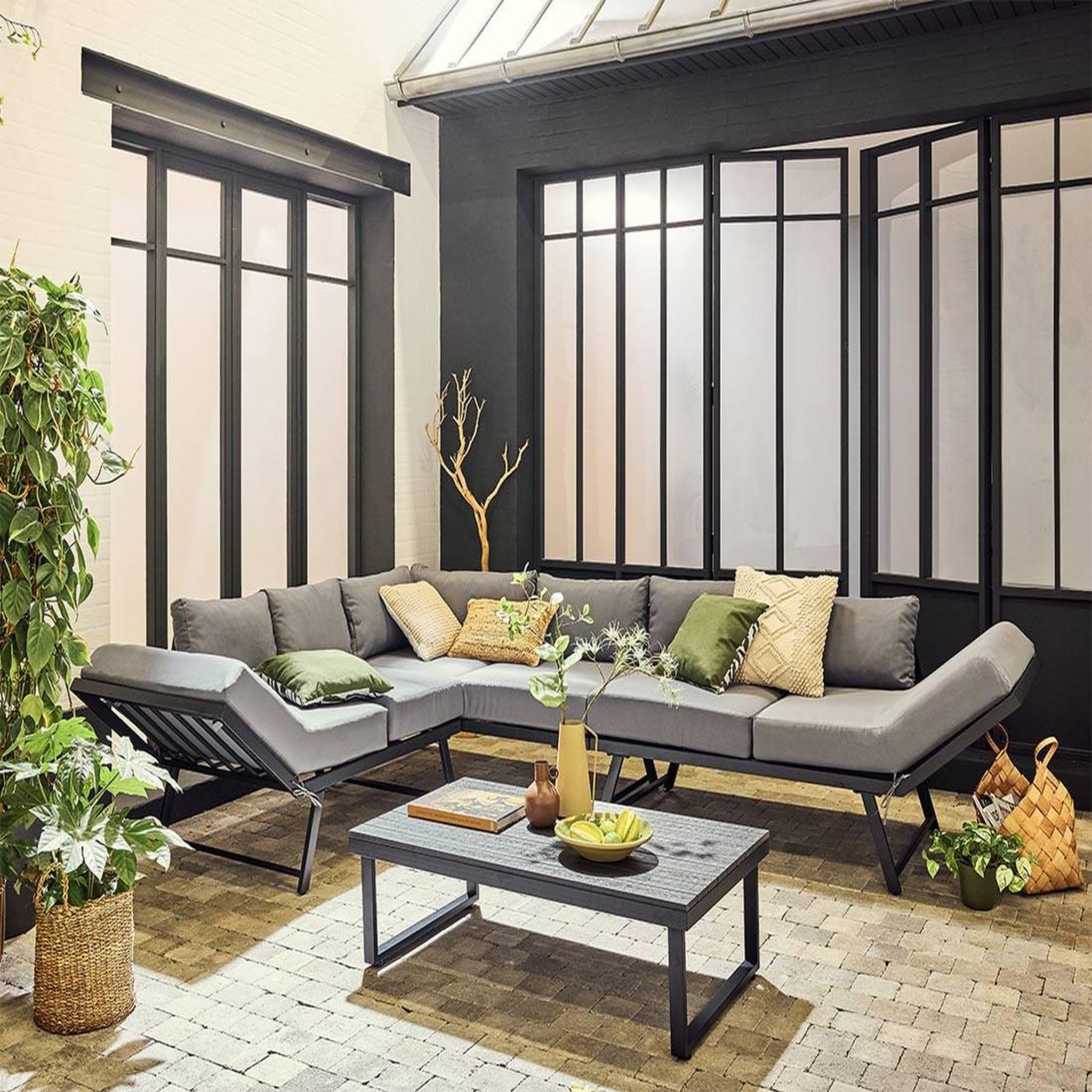 BEST MOBILIER Konna – salon de jardin d'angle en acier noir – 5 places - coussin gris et table incluse. Coloris disponibles : Bicolore