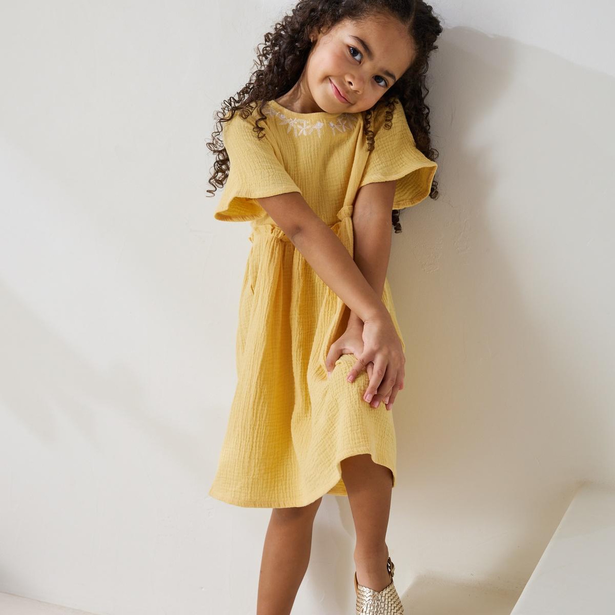 Voir la diapositive 4 : Petit Béguin Robe enfant en gaze de coton camila