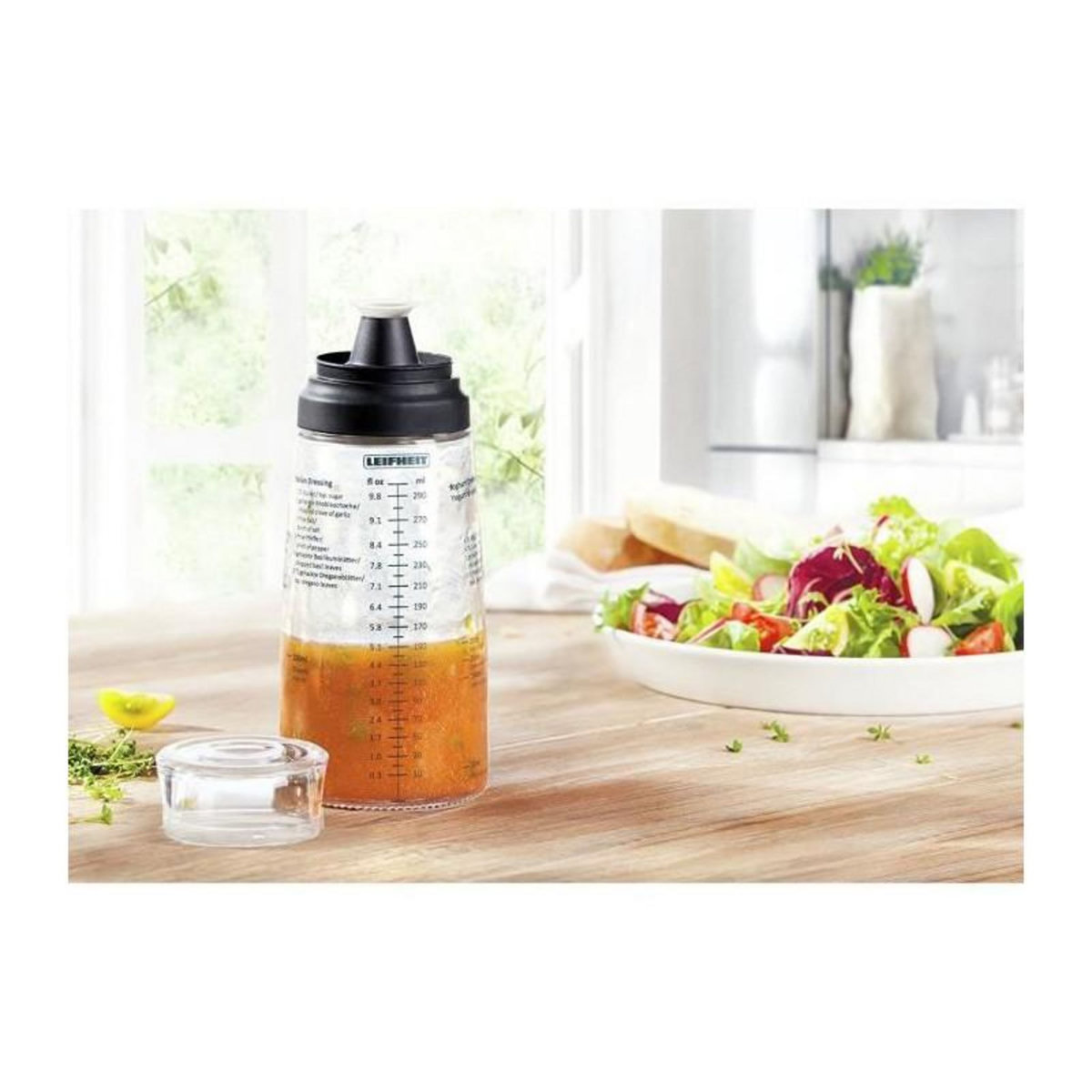 Leifheit LEIFHEIT Shaker pour assaisonnements 3195 Leifheit shaker vinaigrette gradue de 300 ml avec bec verseur anti-goutte  ideal pour